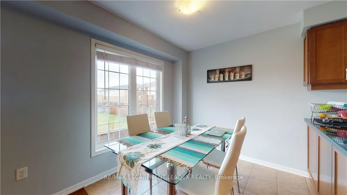 Photo 12 of 23 Emick Drive, Hamilton, Ancaster — HOMEH