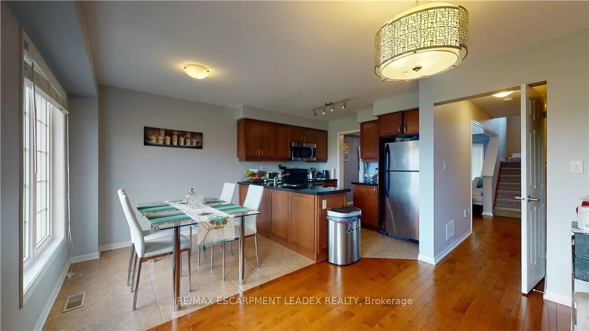 Photo 15 of 23 Emick Drive, Hamilton, Ancaster — HOMEH