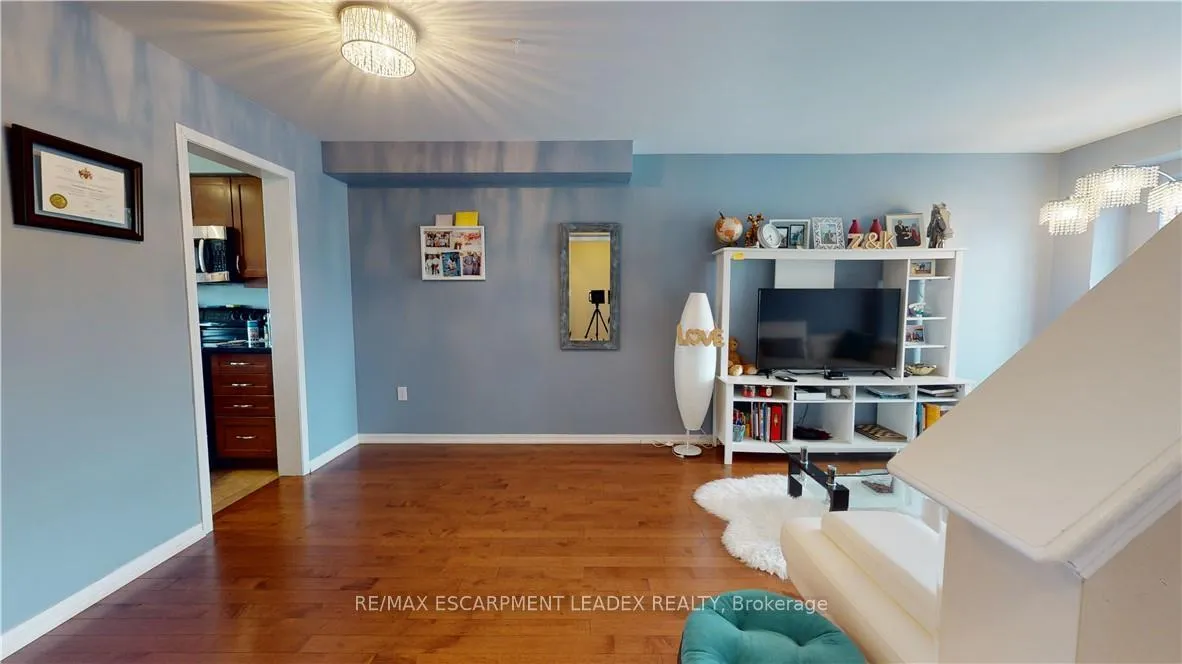 Photo 18 of 23 Emick Drive, Hamilton, Ancaster — HOMEH