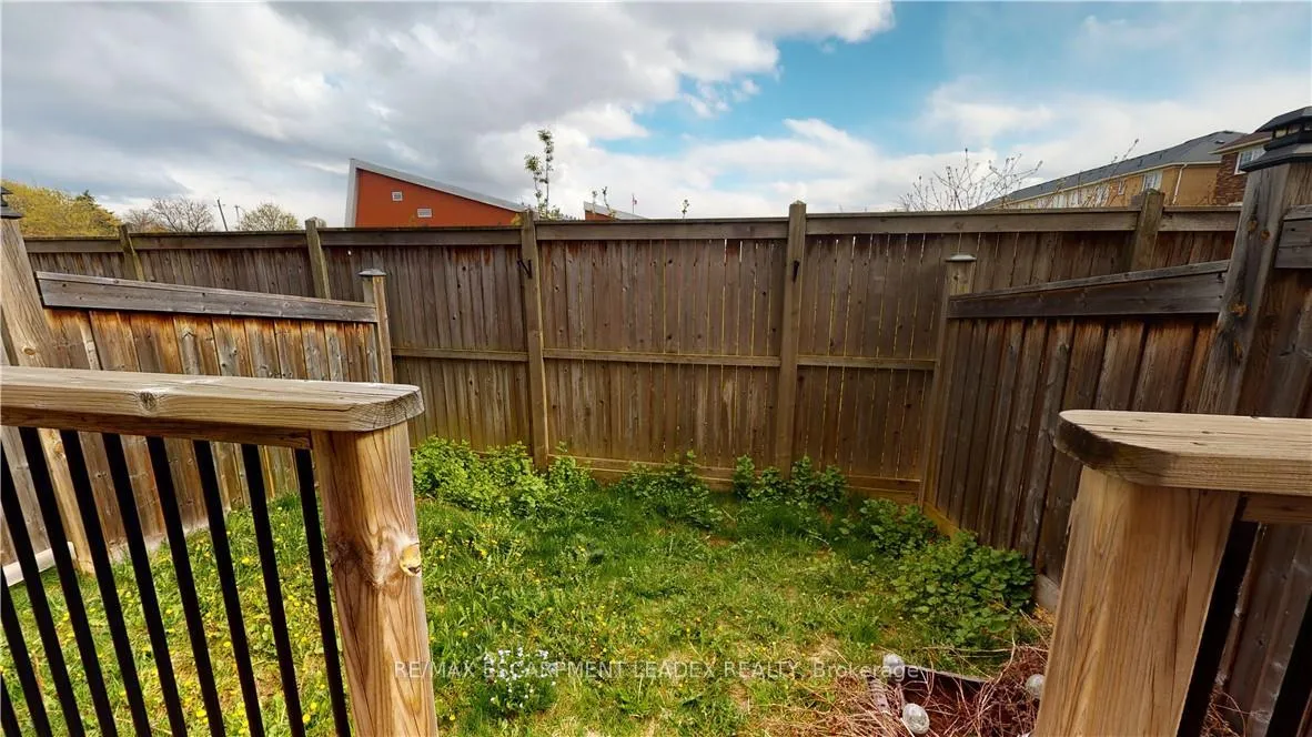 Photo 33 of 23 Emick Drive, Hamilton, Ancaster — HOMEH