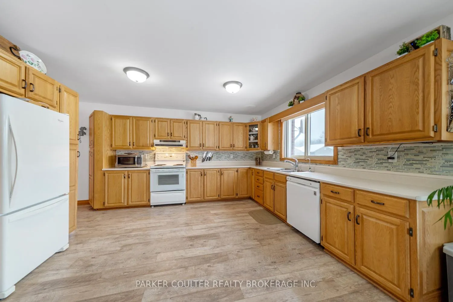 Photo 10 of 3794 Leo Crescent, Ramara, Rural Ramara — HOMEH
