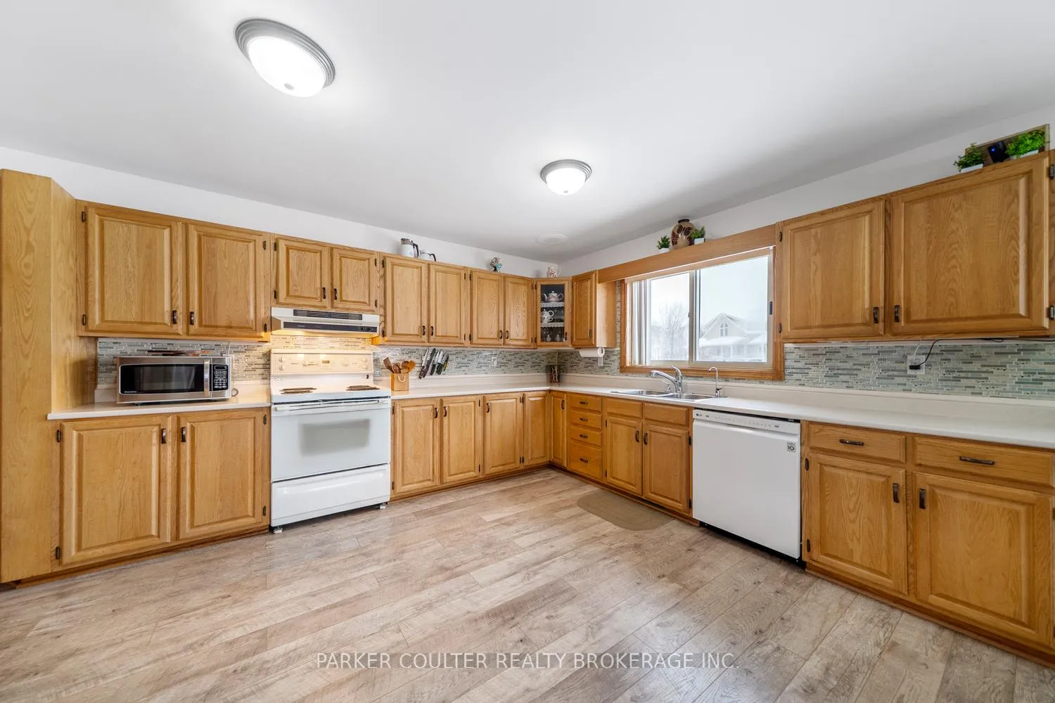 Photo 11 of 3794 Leo Crescent, Ramara, Rural Ramara — HOMEH