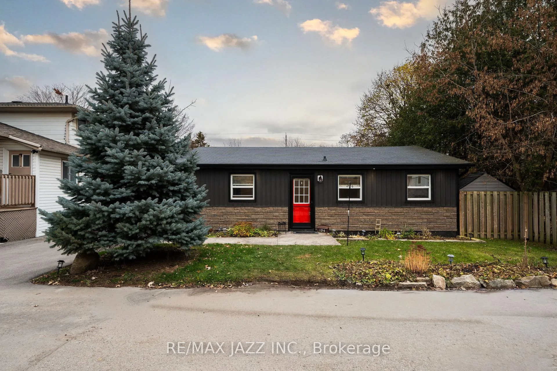 Photo 1 of 194 Liberty Street N, Clarington, Bowmanville — HOMEH