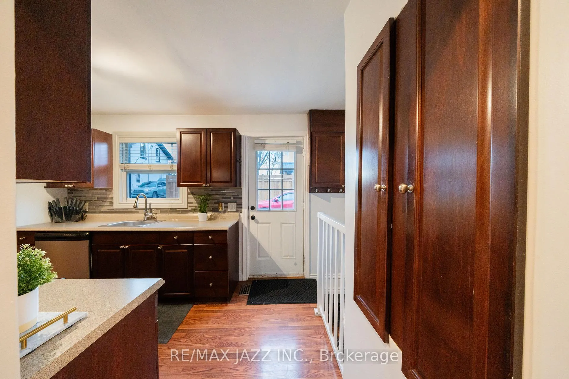 Photo 4 of 194 Liberty Street N, Clarington, Bowmanville — HOMEH