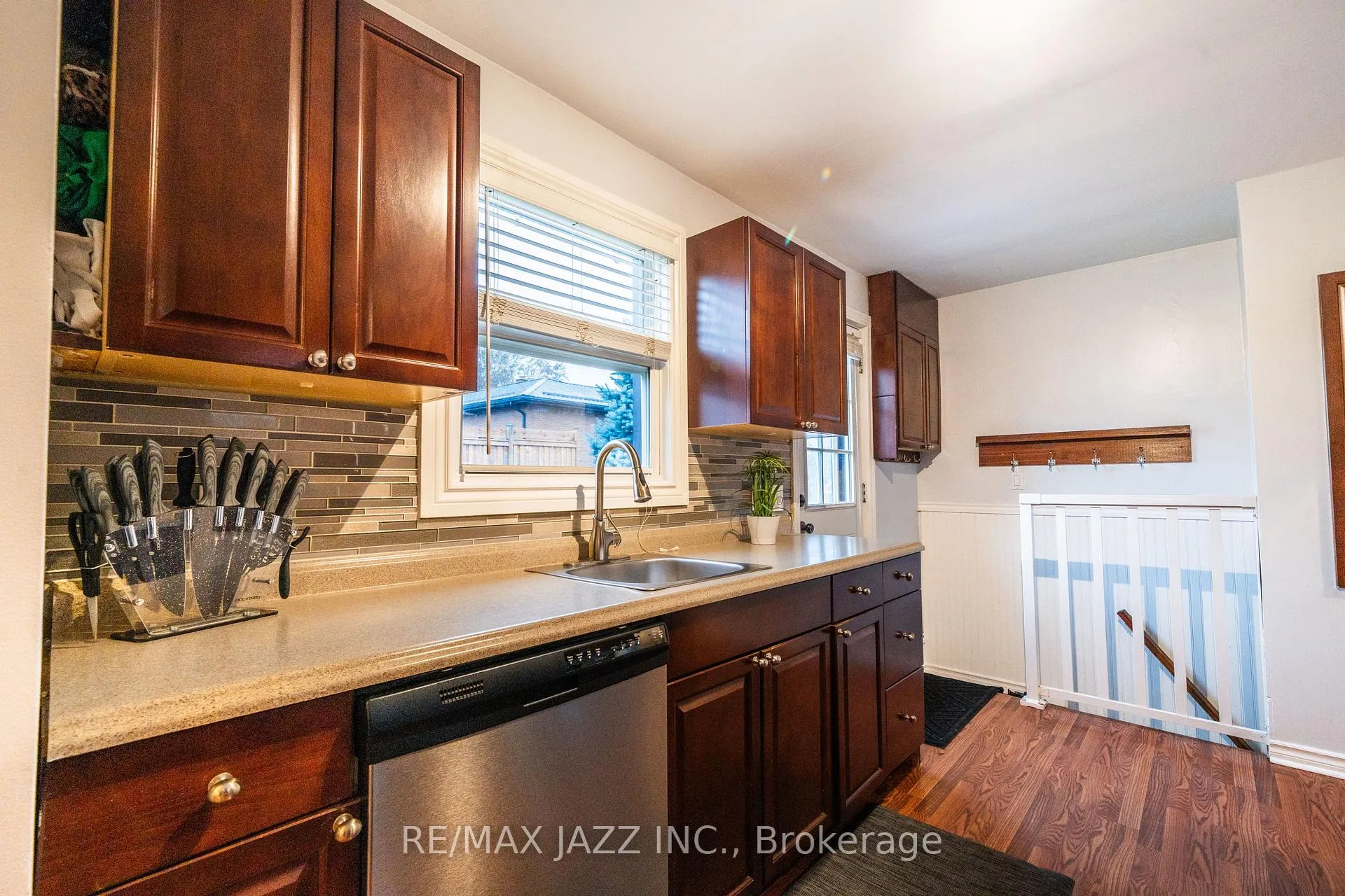 Photo 6 of 194 Liberty Street N, Clarington, Bowmanville — HOMEH