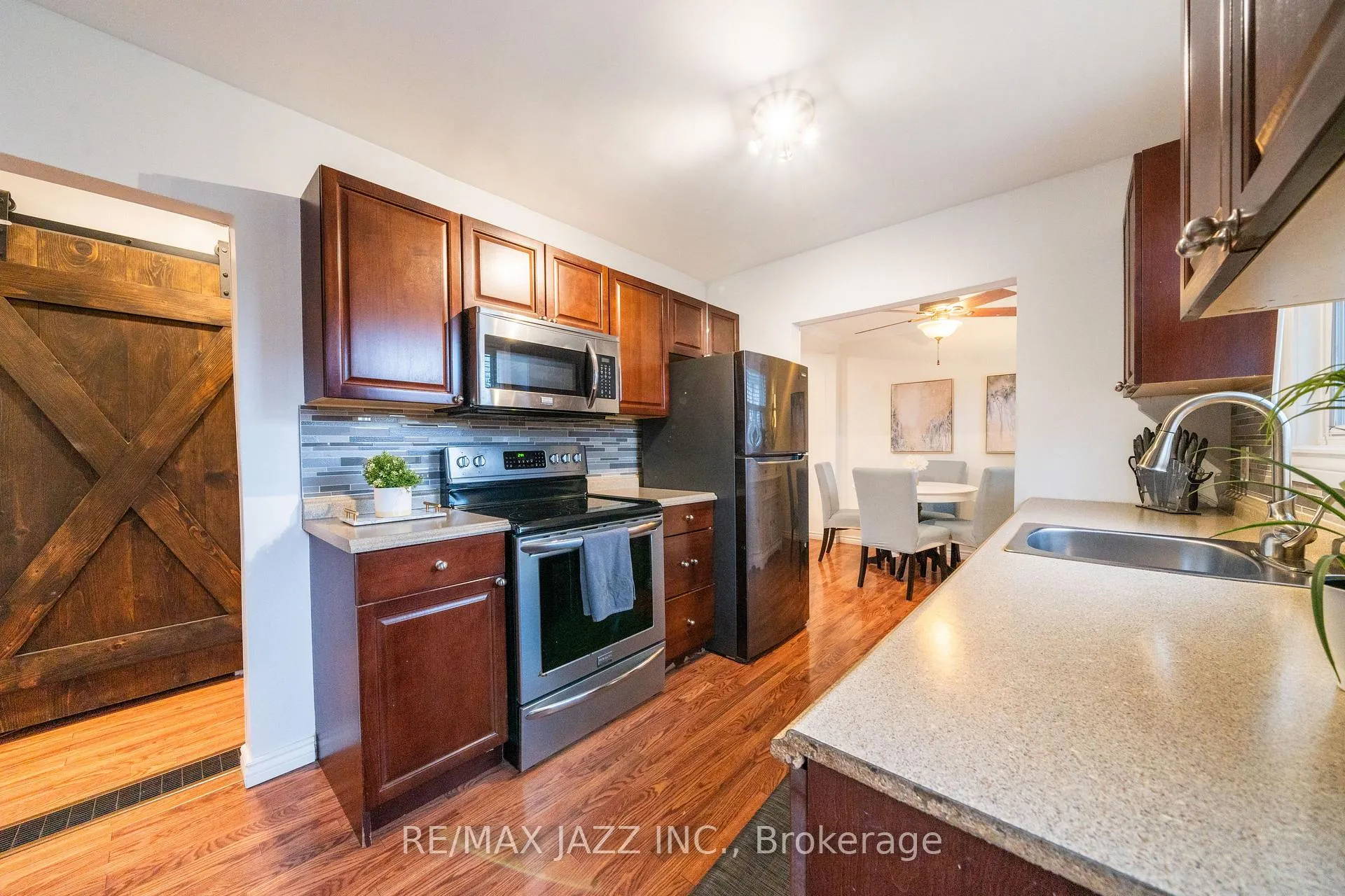 Photo 8 of 194 Liberty Street N, Clarington, Bowmanville — HOMEH