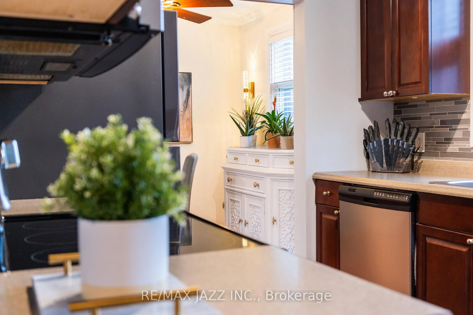 Photo 9 of 194 Liberty Street N, Clarington, Bowmanville — HOMEH