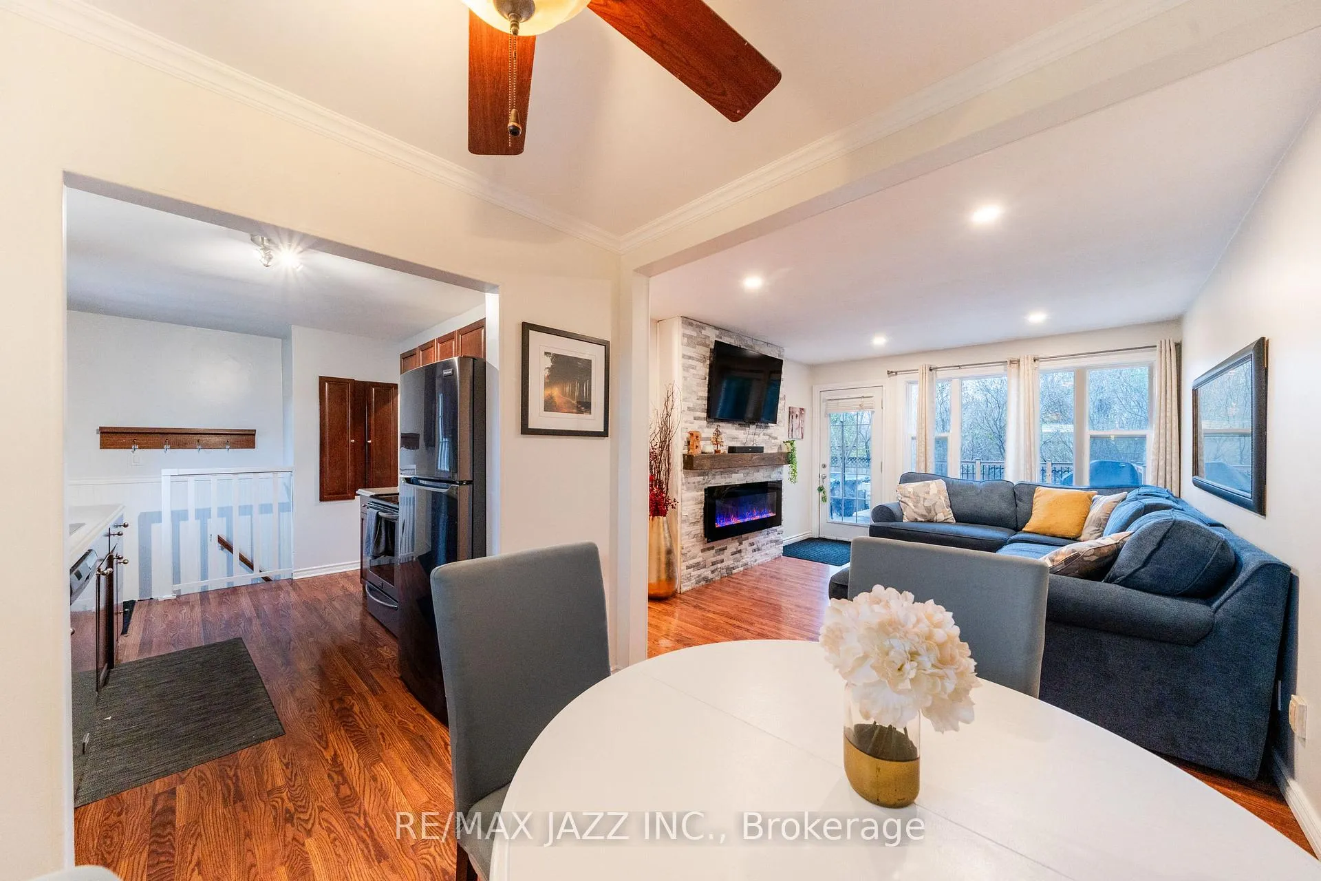 Photo 13 of 194 Liberty Street N, Clarington, Bowmanville — HOMEH