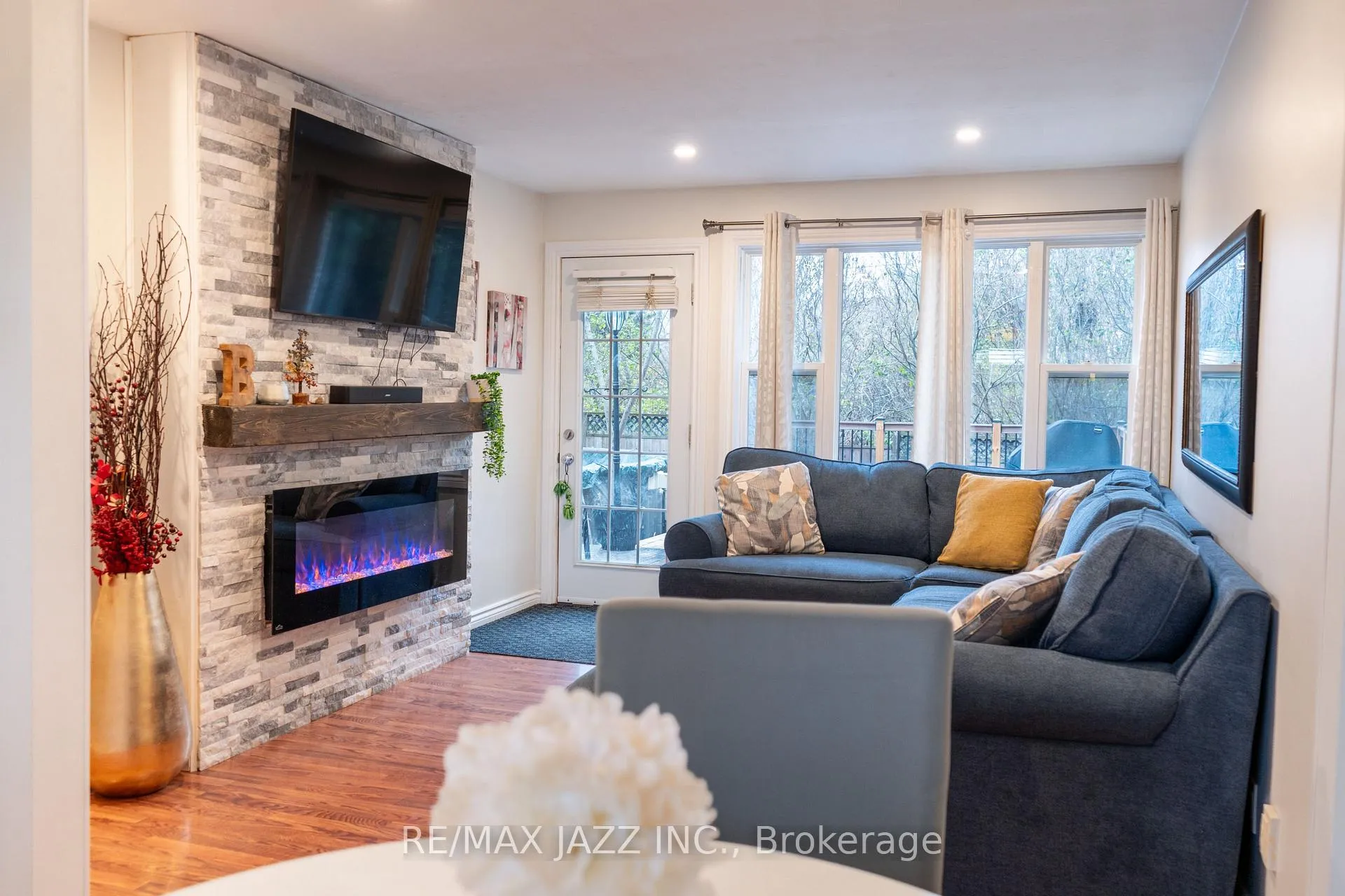 Photo 16 of 194 Liberty Street N, Clarington, Bowmanville — HOMEH