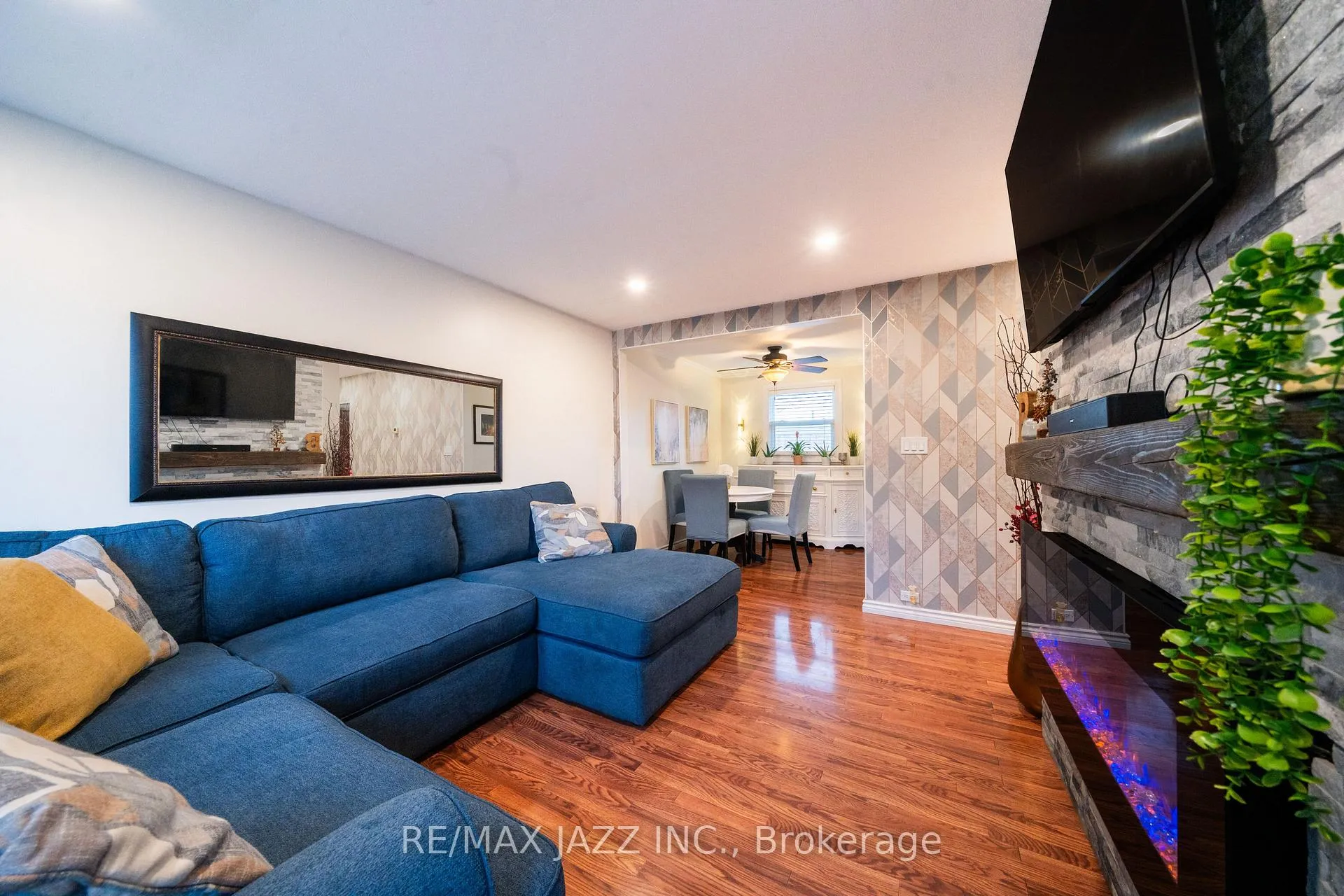 Photo 17 of 194 Liberty Street N, Clarington, Bowmanville — HOMEH