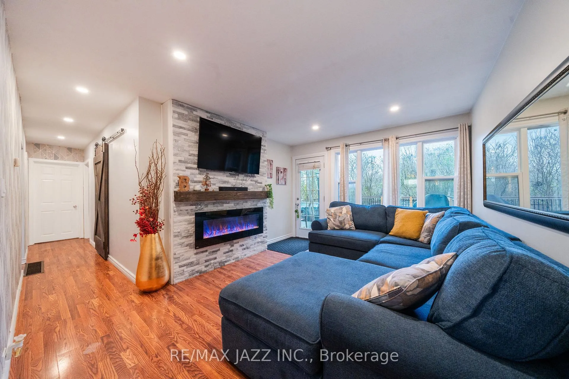 Photo 18 of 194 Liberty Street N, Clarington, Bowmanville — HOMEH