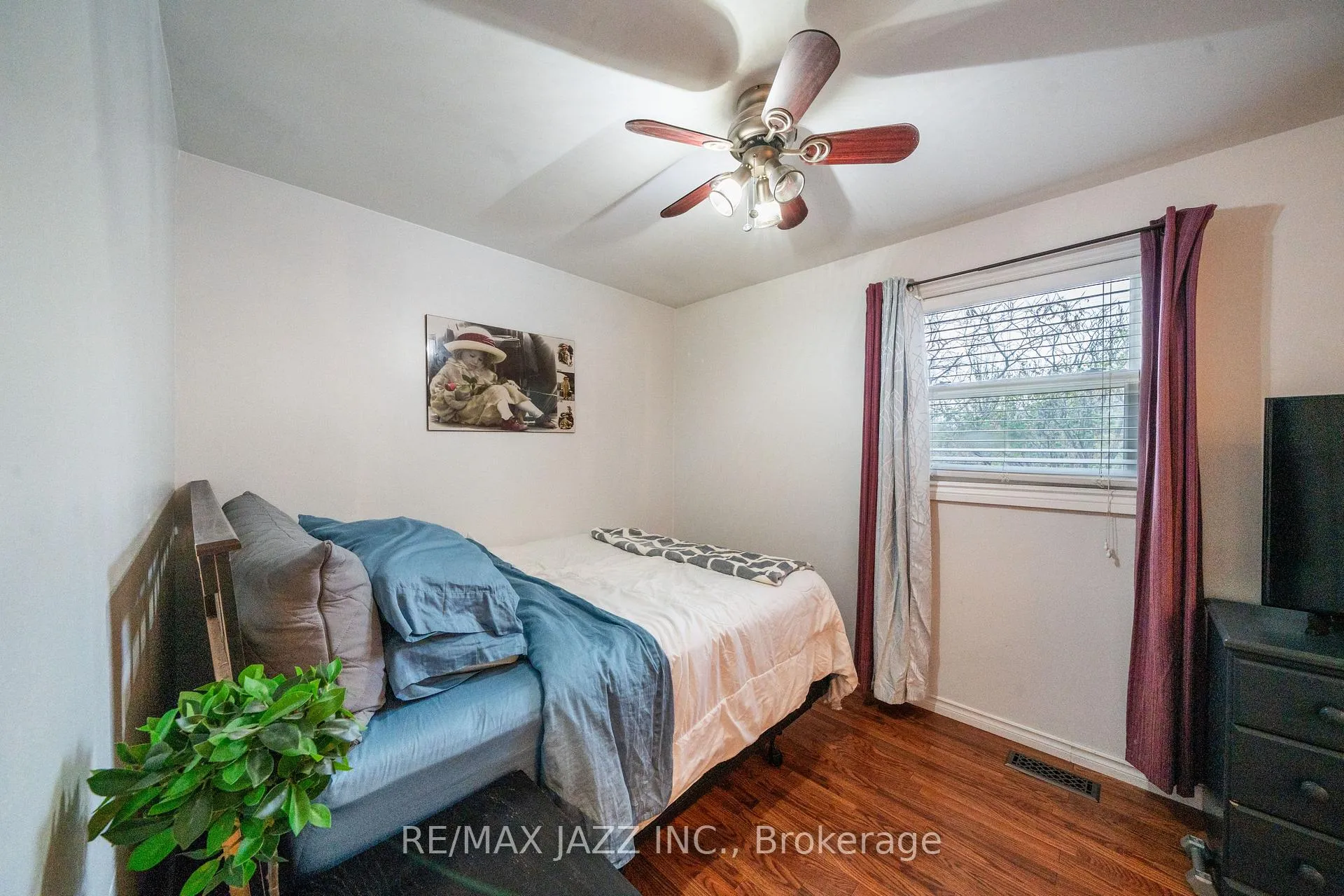 Photo 21 of 194 Liberty Street N, Clarington, Bowmanville — HOMEH