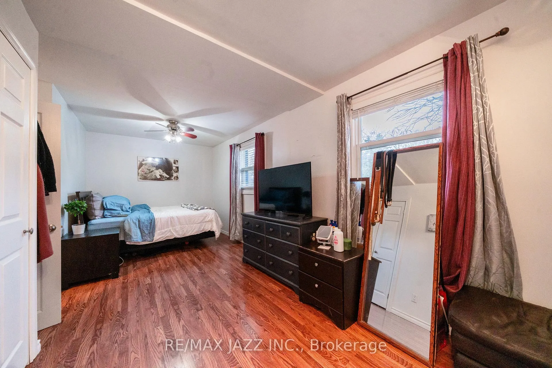 Photo 22 of 194 Liberty Street N, Clarington, Bowmanville — HOMEH