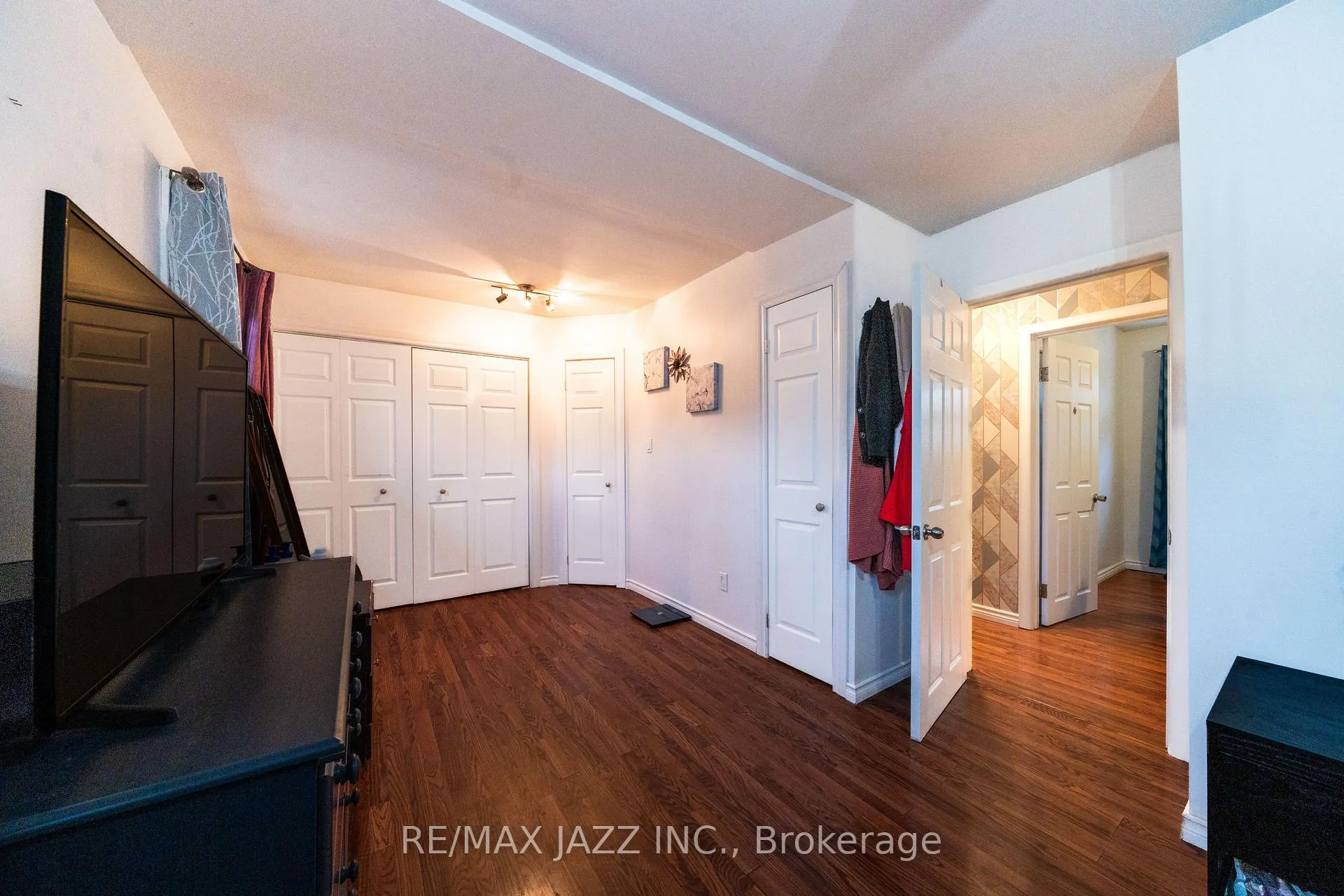 Photo 23 of 194 Liberty Street N, Clarington, Bowmanville — HOMEH