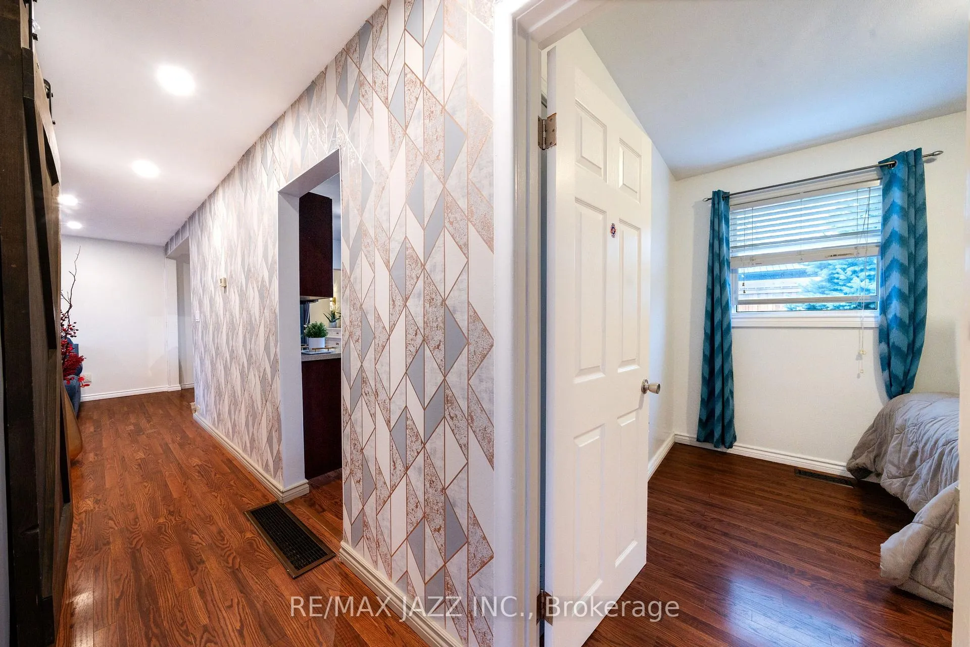 Photo 24 of 194 Liberty Street N, Clarington, Bowmanville — HOMEH