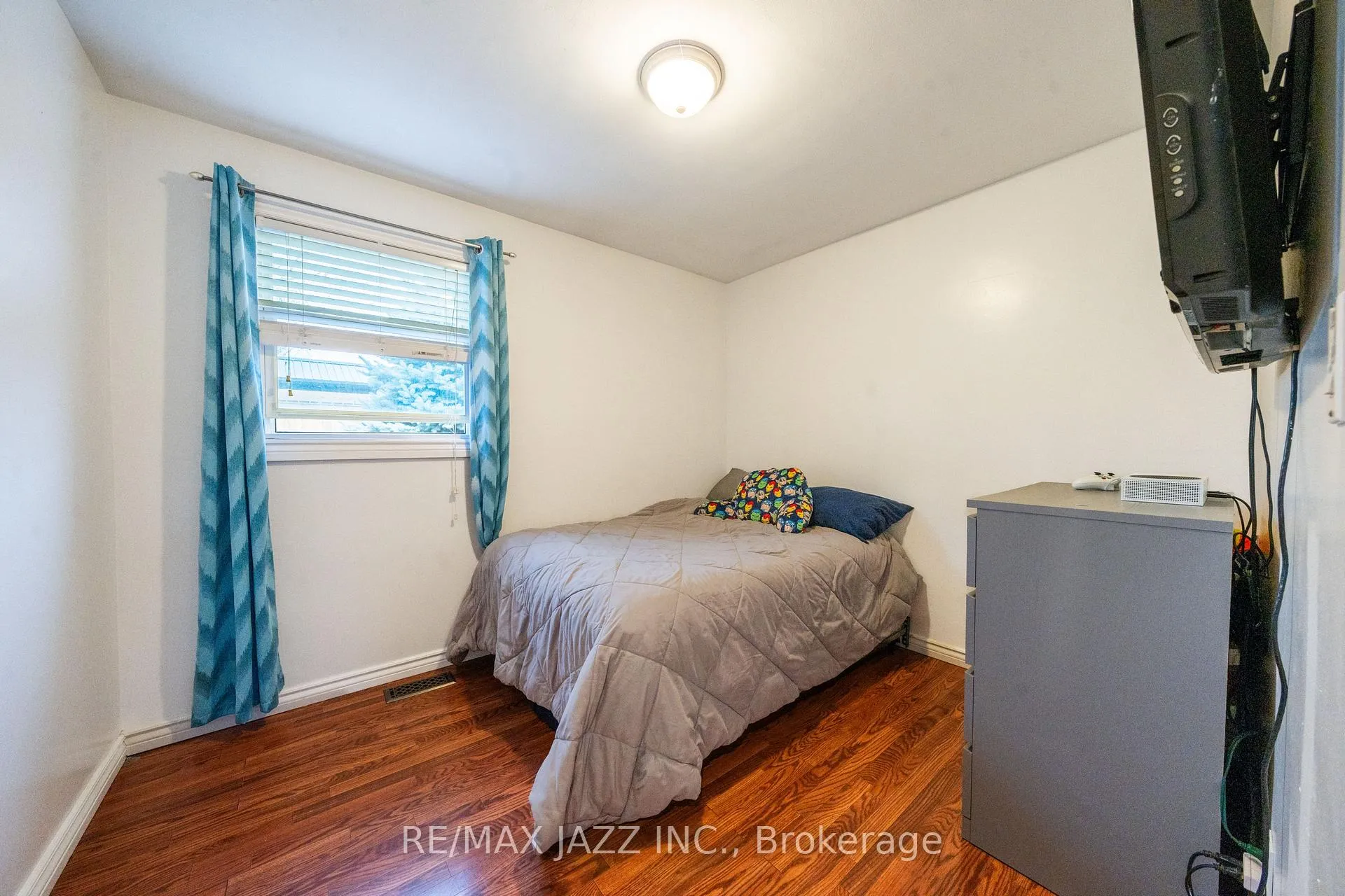 Photo 25 of 194 Liberty Street N, Clarington, Bowmanville — HOMEH