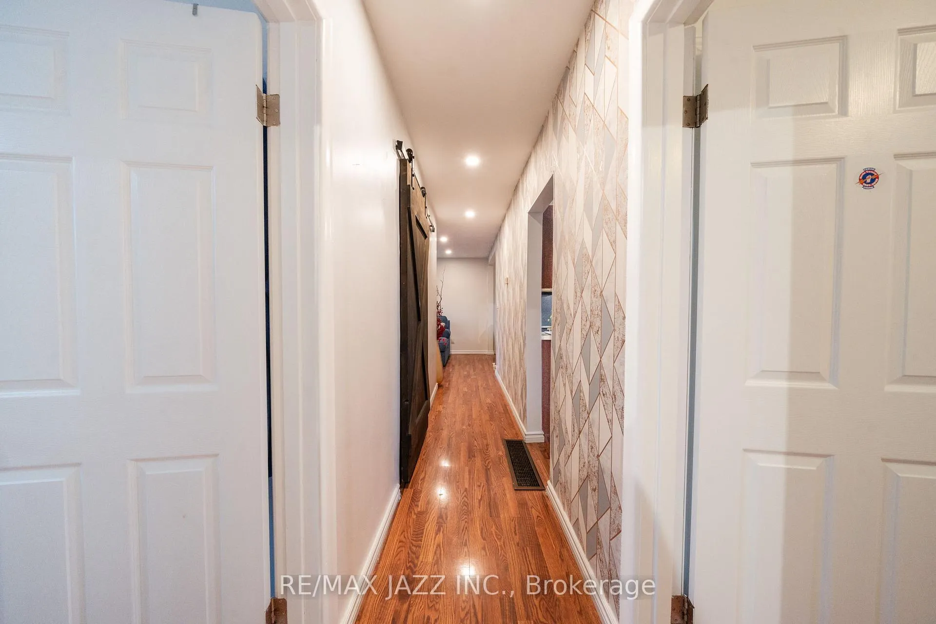 Photo 28 of 194 Liberty Street N, Clarington, Bowmanville — HOMEH