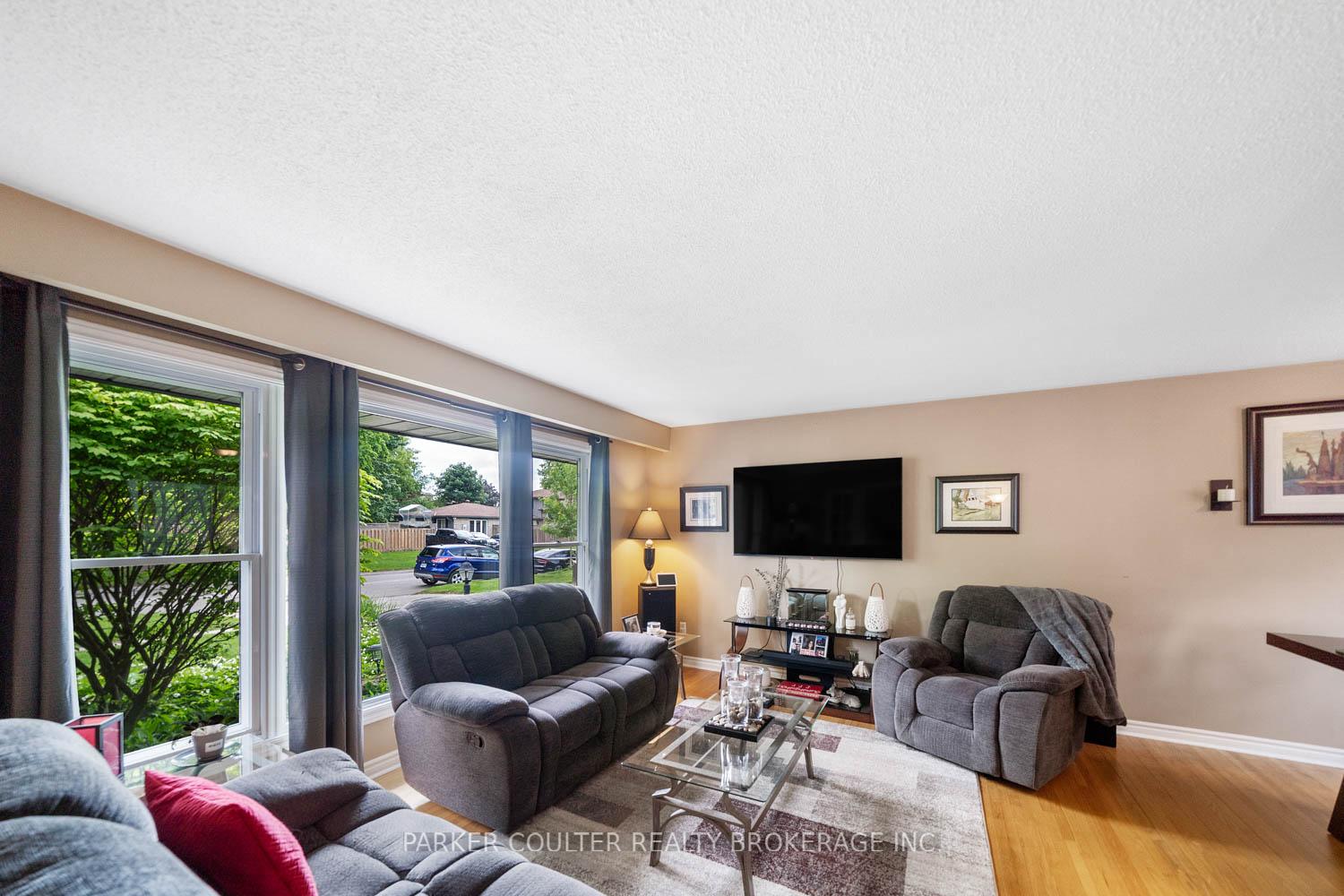 Photo 4 of 7 Broadmoor Avenue, Barrie, Allandale Heights — HOMEH