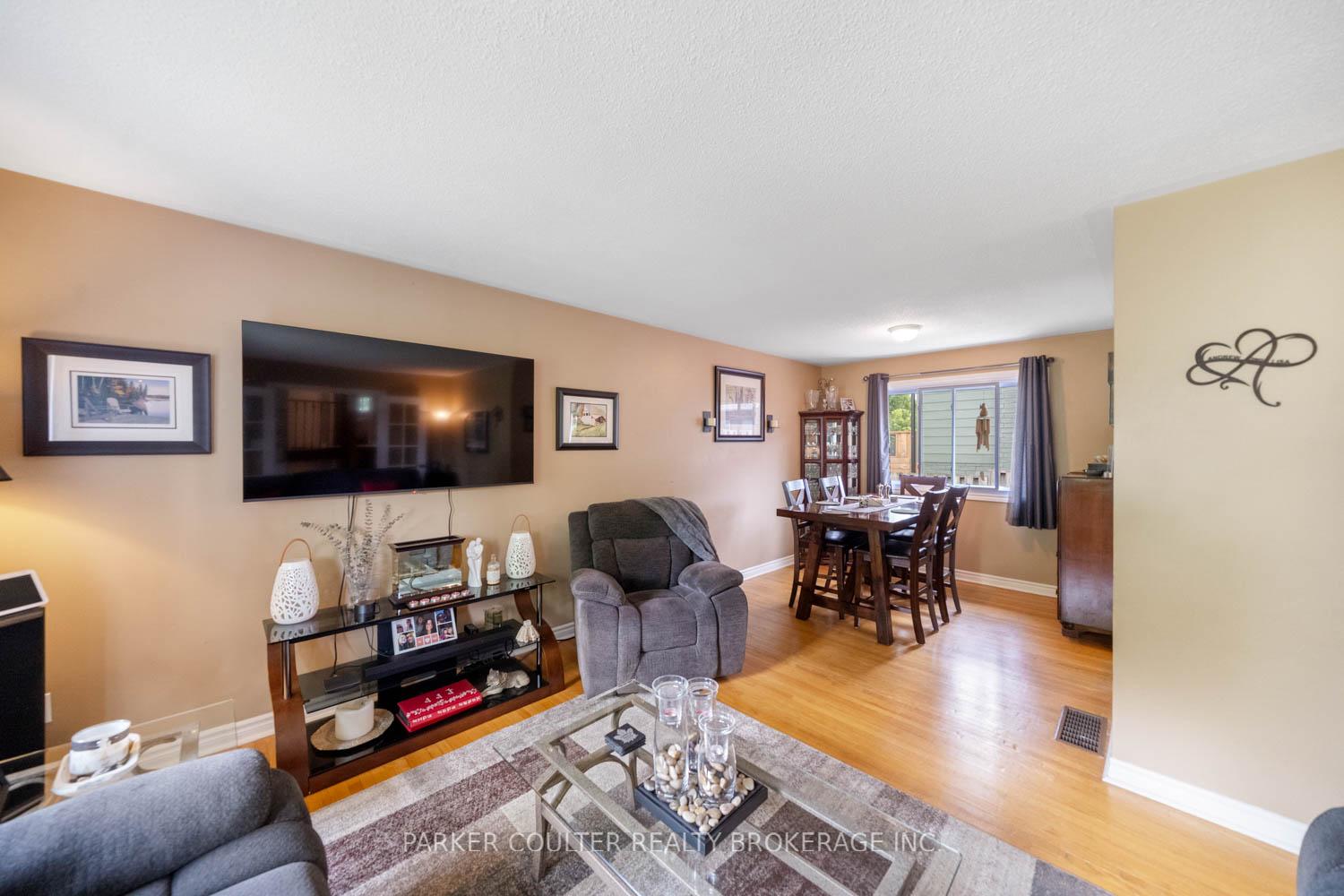 Photo 5 of 7 Broadmoor Avenue, Barrie, Allandale Heights — HOMEH