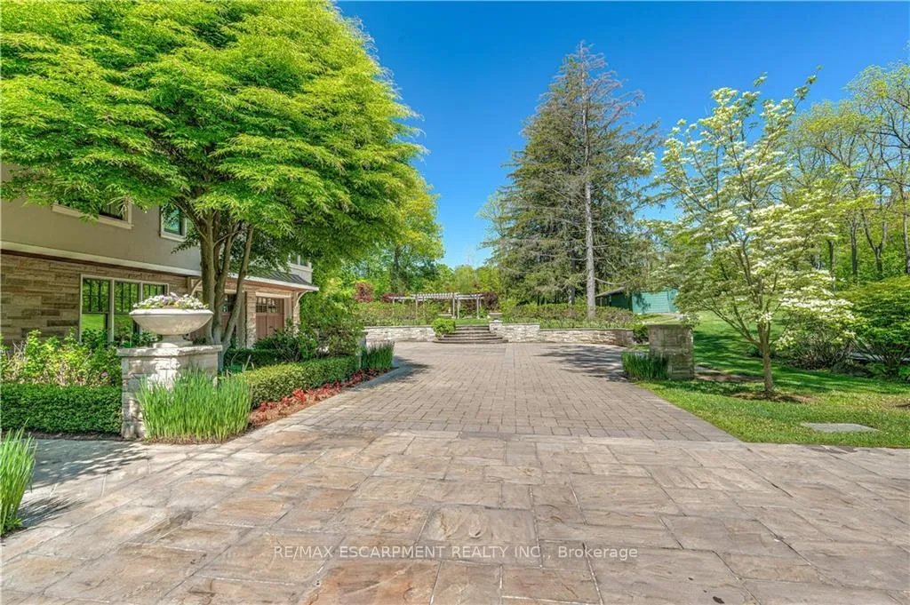 Photo 3 of 183 Mill Street S, Hamilton, Waterdown — HOMEH