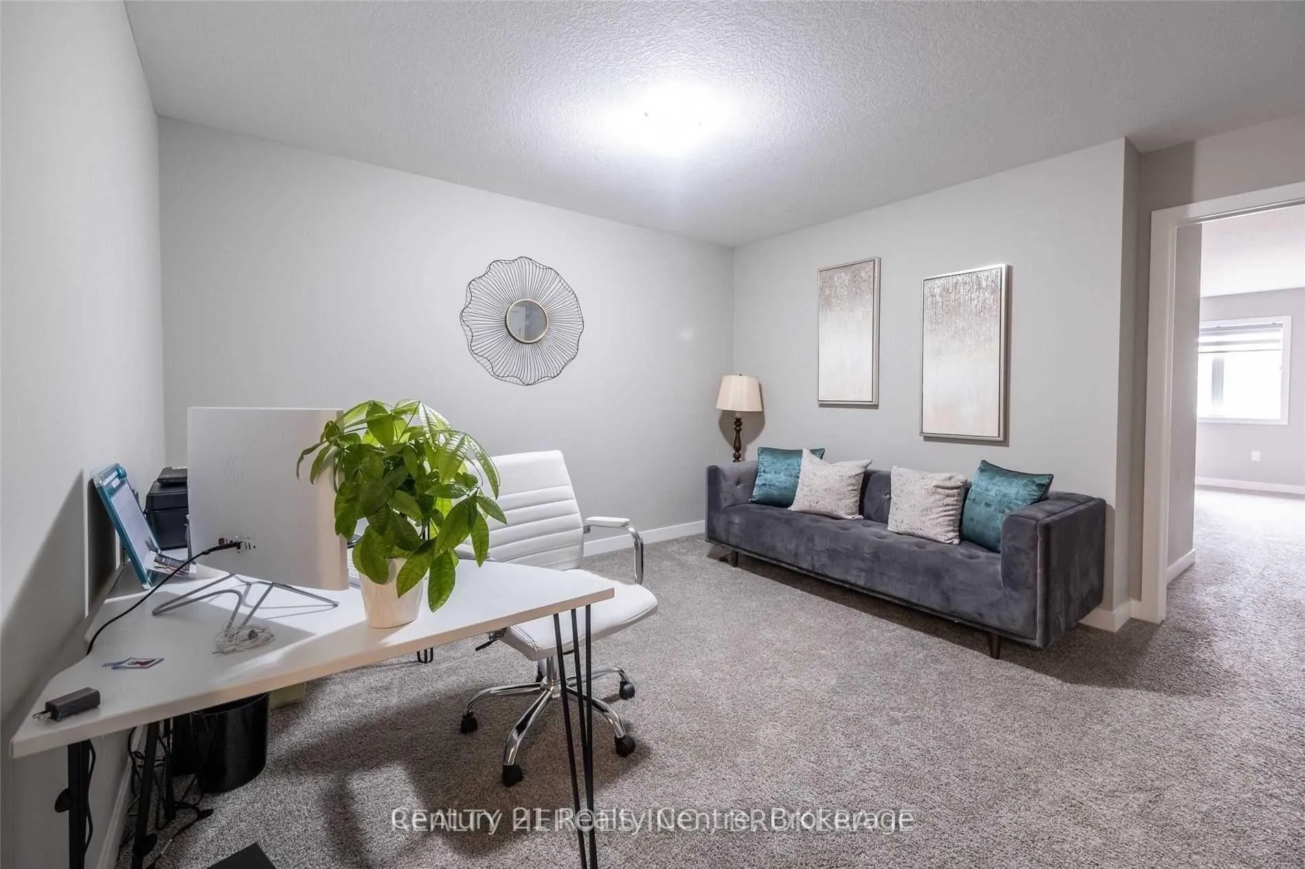 Photo 3 of 915 Robert Ferrie Drive, Kitchener, Doon South — HOMEH