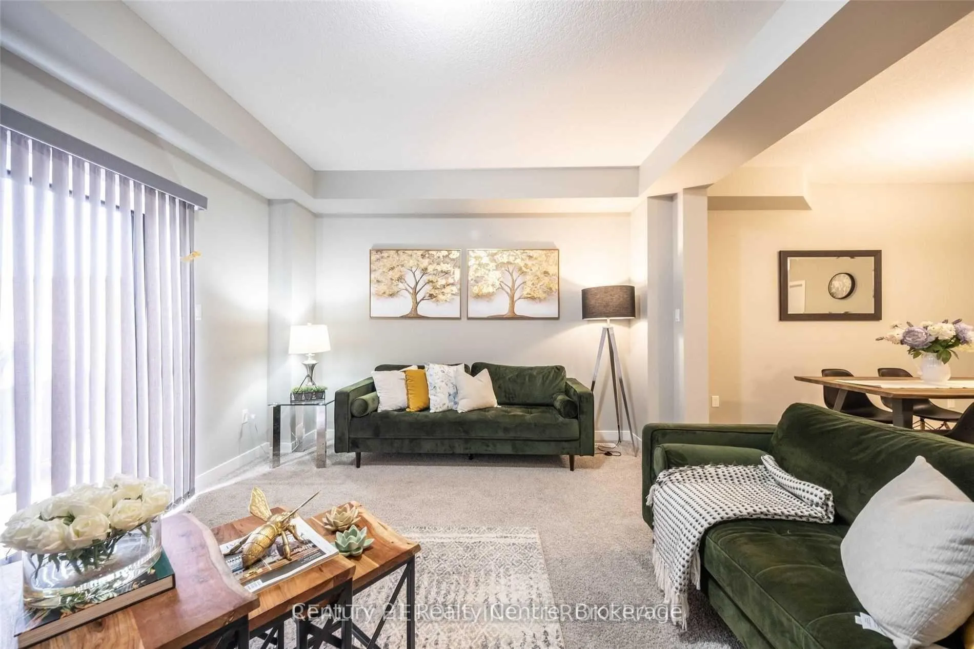 Photo 4 of 915 Robert Ferrie Drive, Kitchener, Doon South — HOMEH