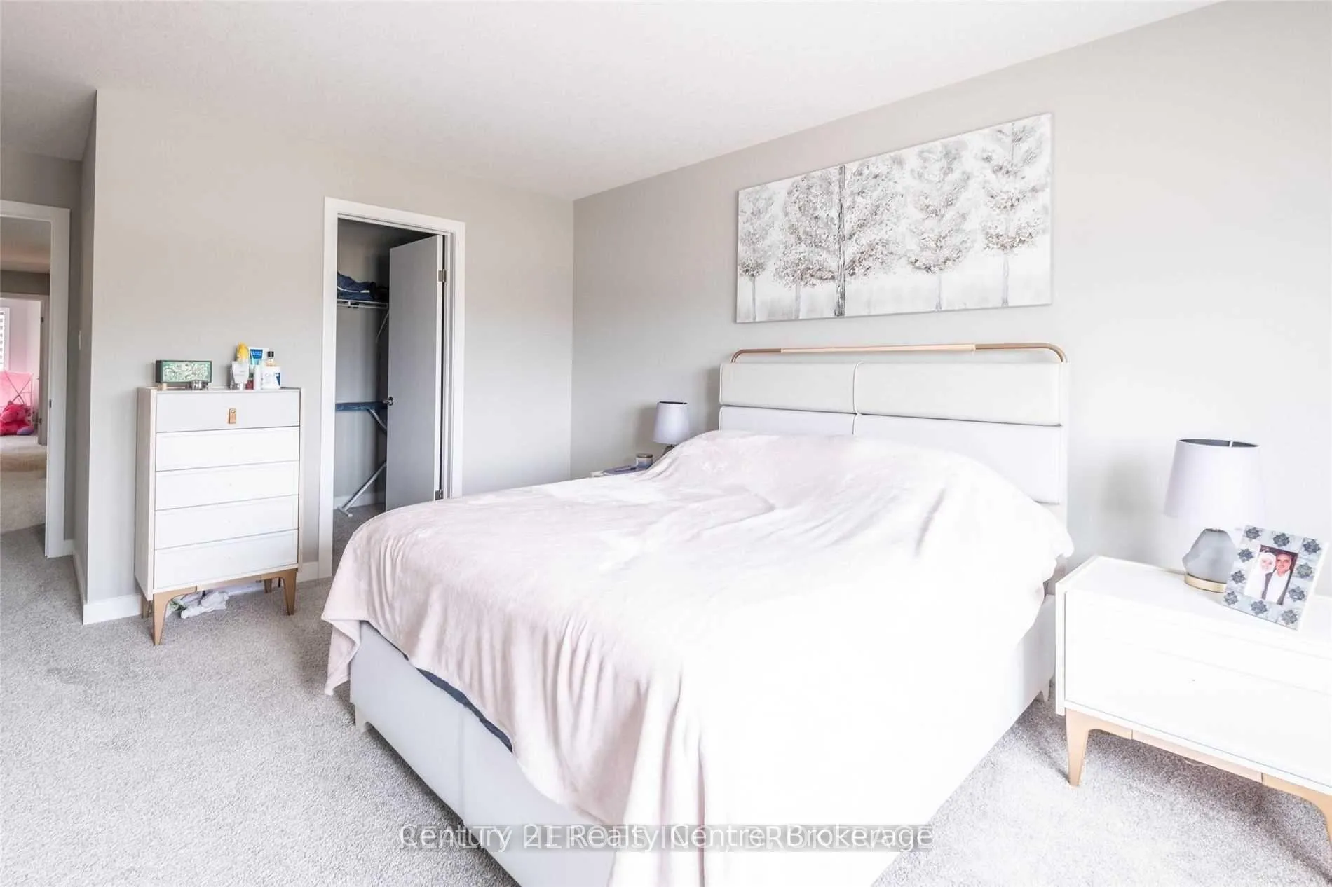 Photo 6 of 915 Robert Ferrie Drive, Kitchener, Doon South — HOMEH