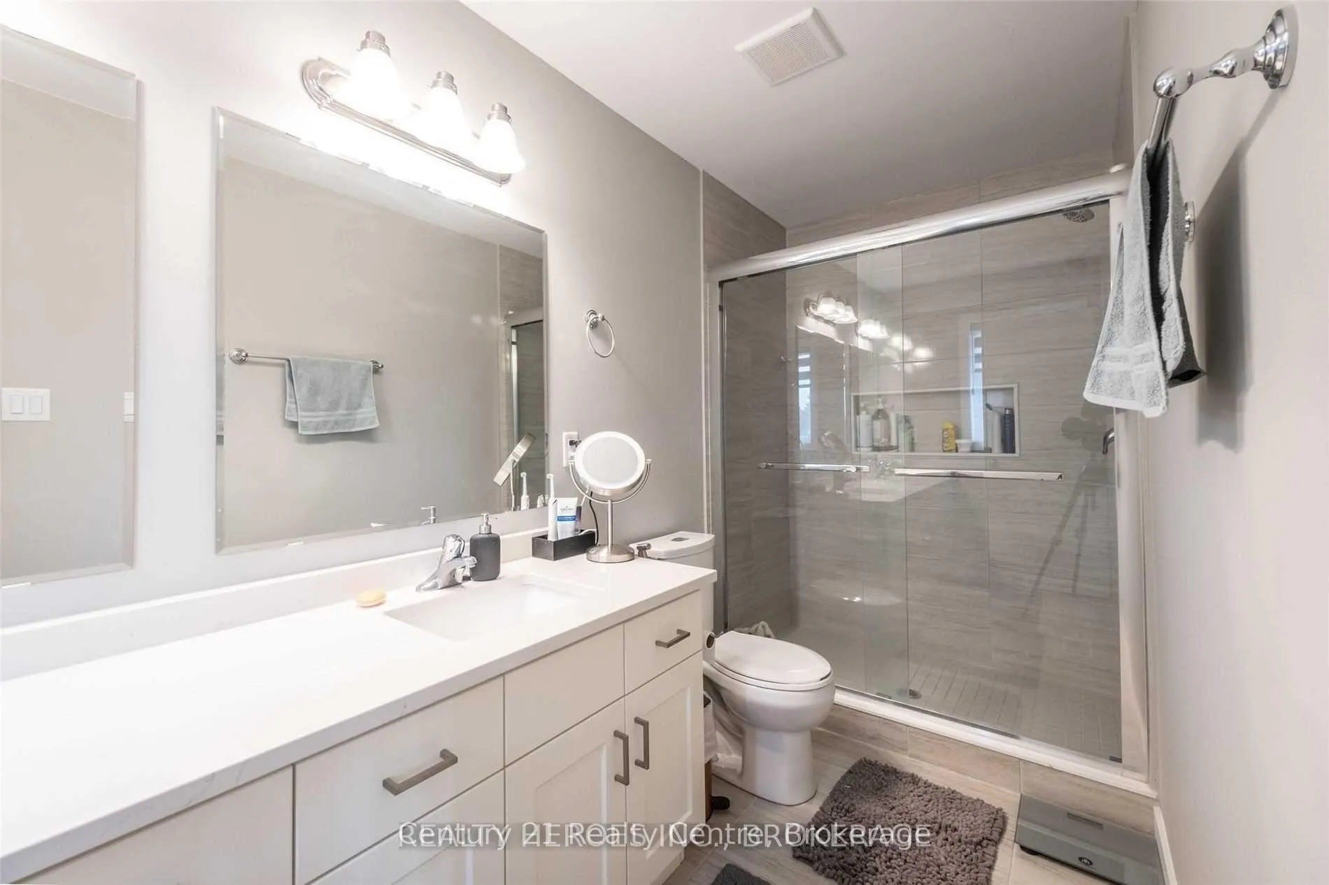 Photo 7 of 915 Robert Ferrie Drive, Kitchener, Doon South — HOMEH