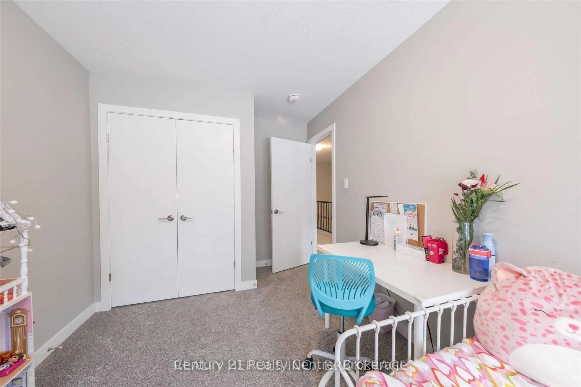 Photo 13 of 915 Robert Ferrie Drive, Kitchener, Doon South — HOMEH