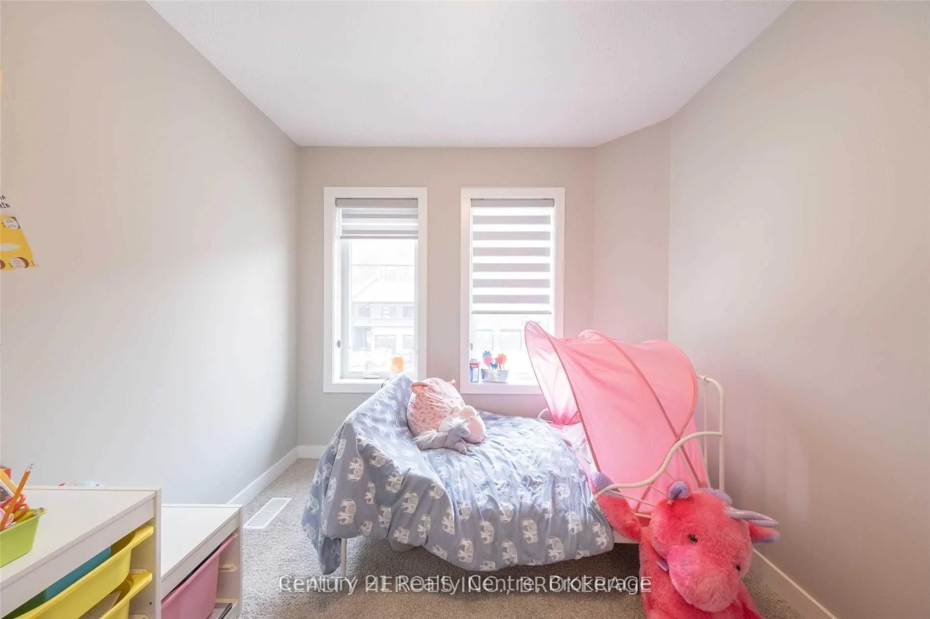 Photo 15 of 915 Robert Ferrie Drive, Kitchener, Doon South — HOMEH
