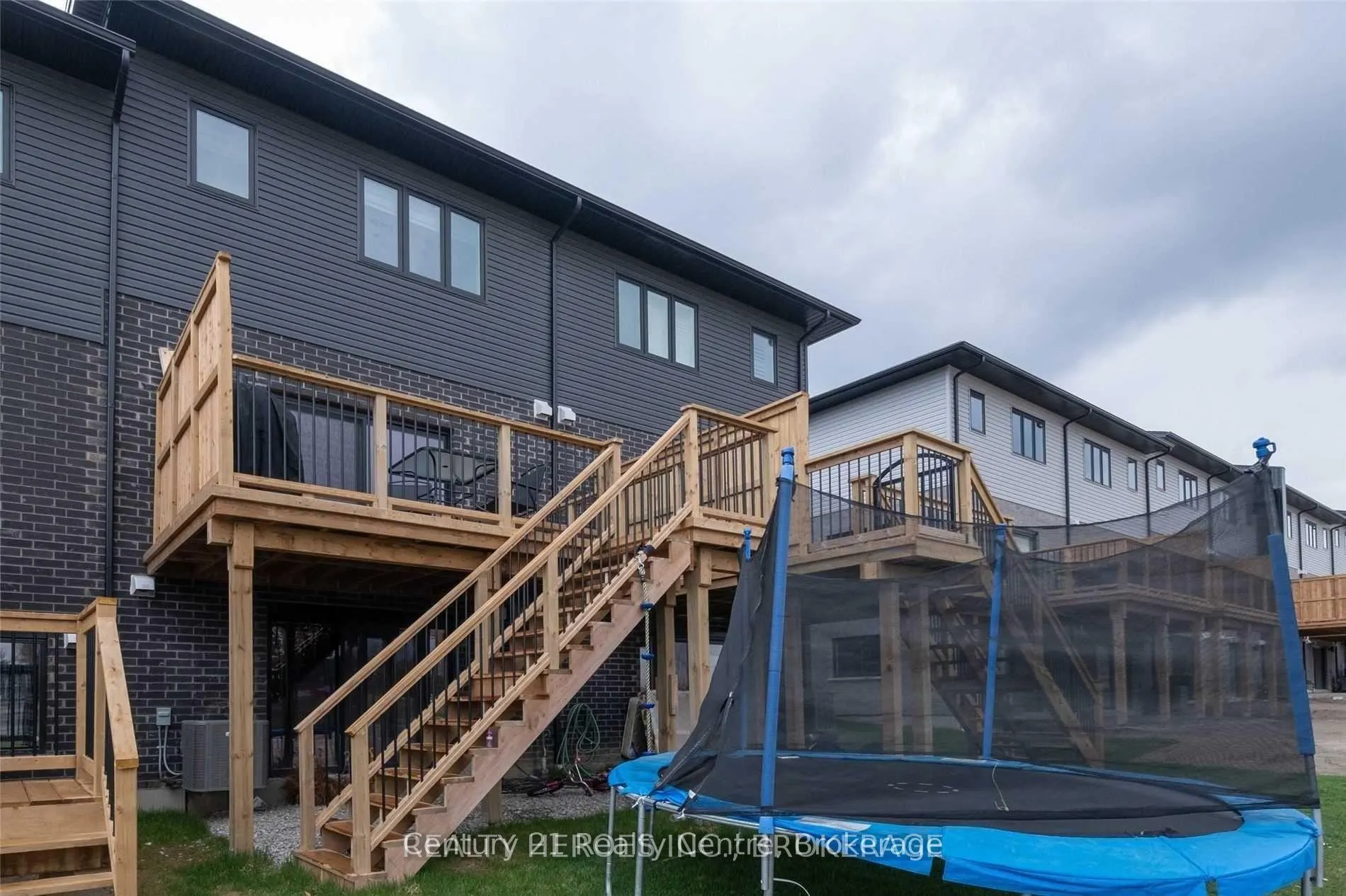 Photo 18 of 915 Robert Ferrie Drive, Kitchener, Doon South — HOMEH