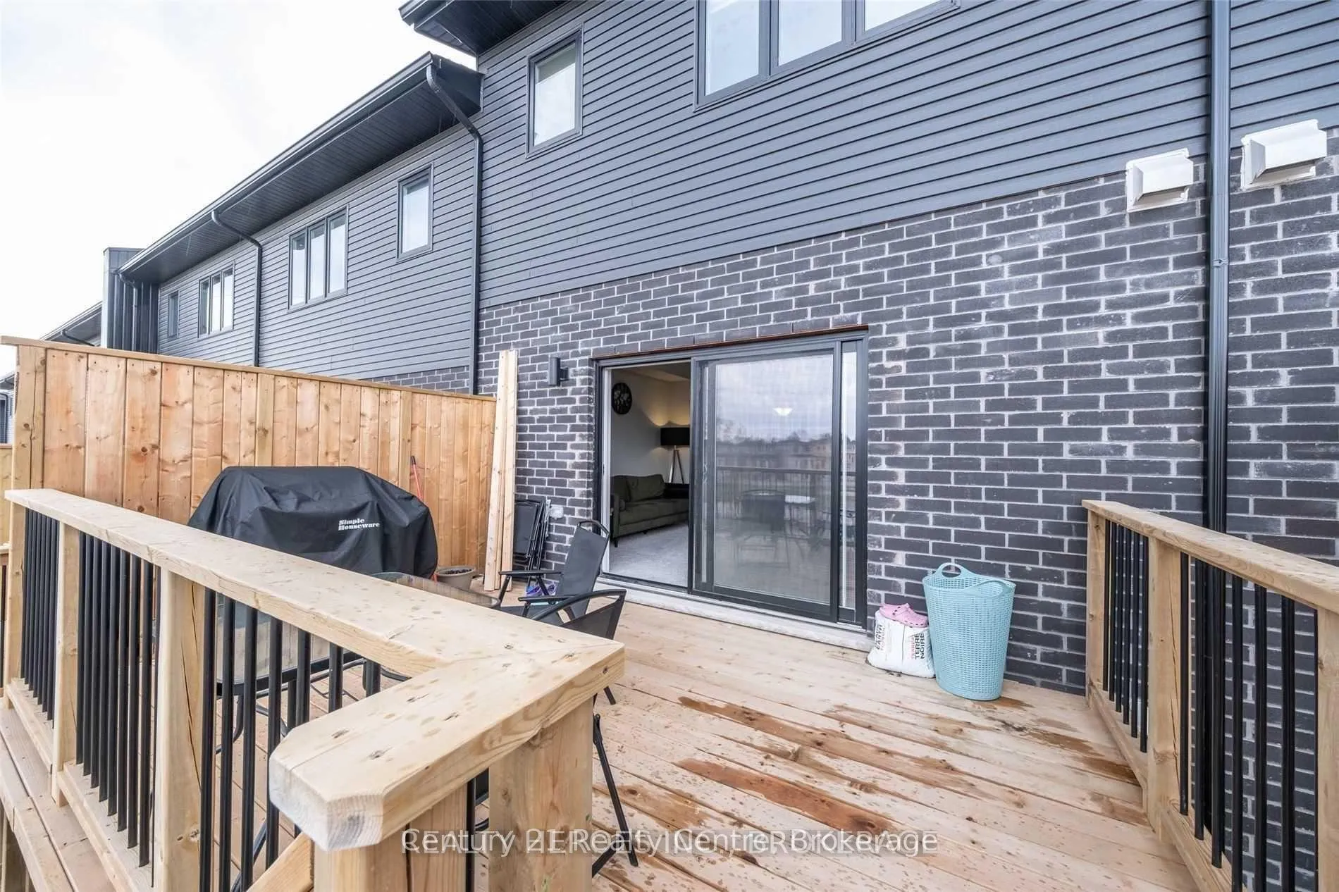 Photo 19 of 915 Robert Ferrie Drive, Kitchener, Doon South — HOMEH