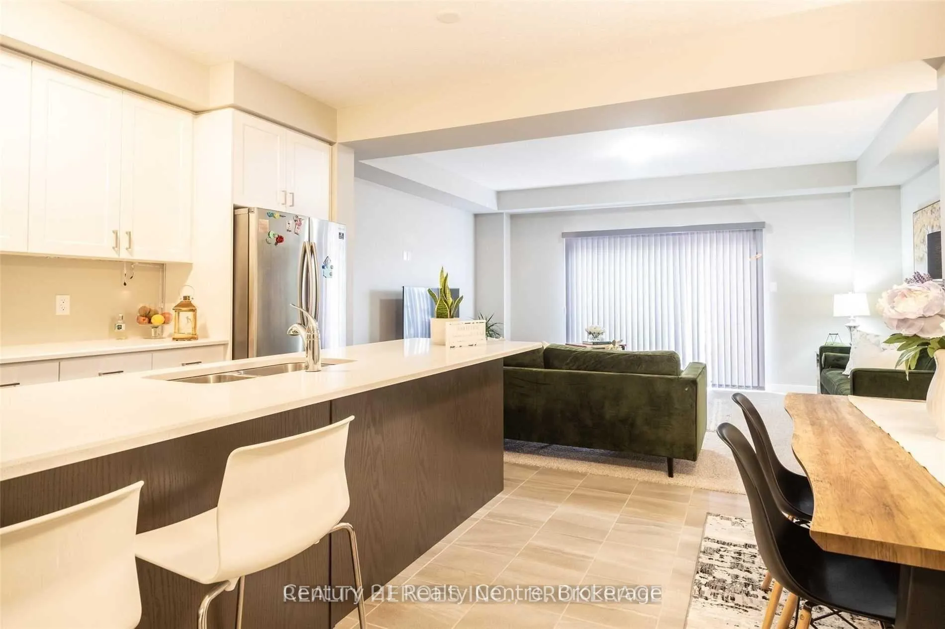 Photo 22 of 915 Robert Ferrie Drive, Kitchener, Doon South — HOMEH