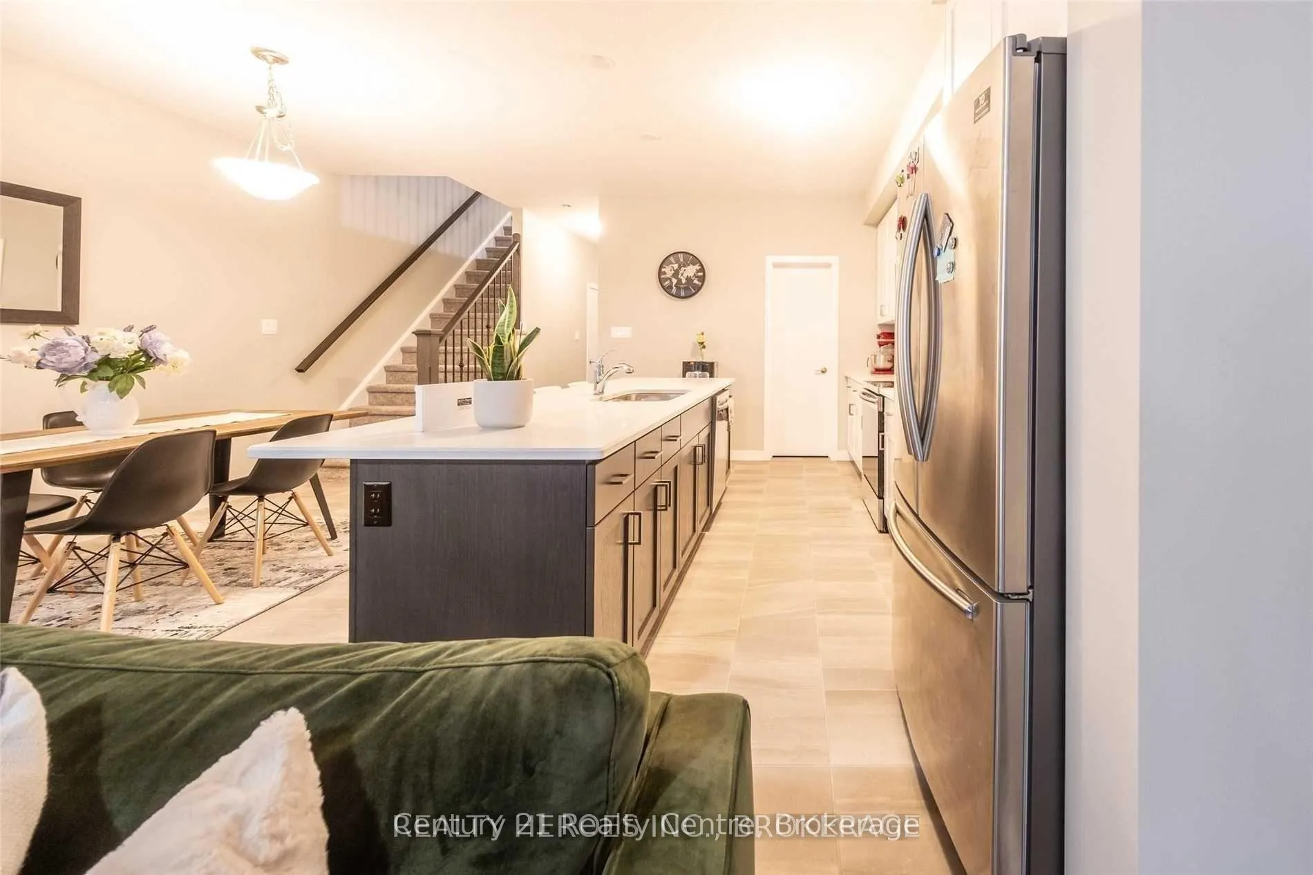 Photo 27 of 915 Robert Ferrie Drive, Kitchener, Doon South — HOMEH