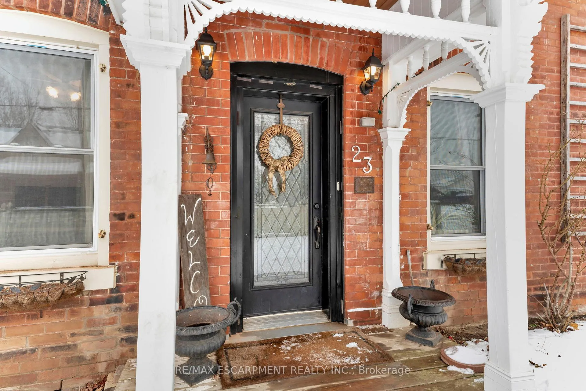 Photo 3 of 23 Union Street, Hamilton, Ancaster — HOMEH