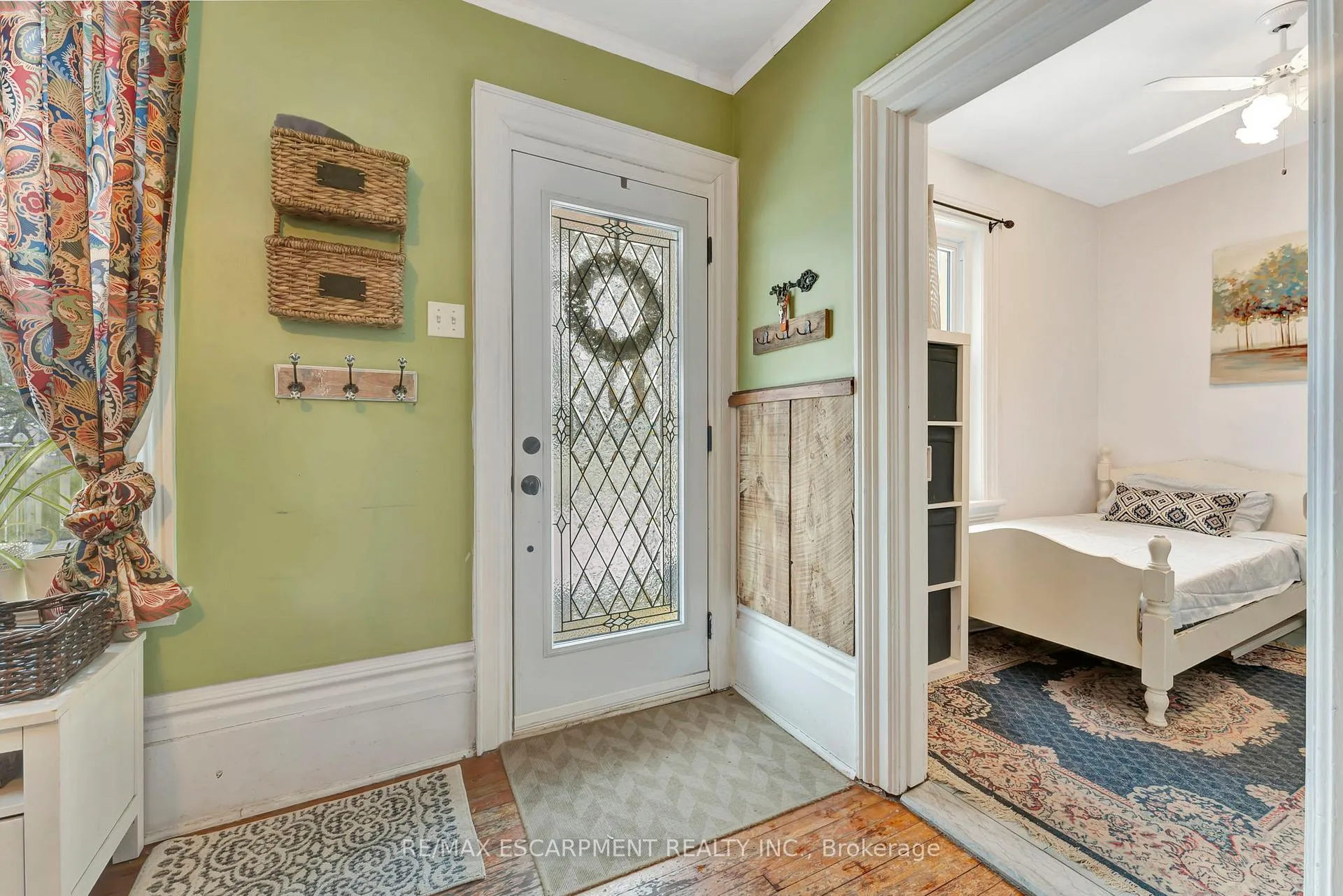 Photo 5 of 23 Union Street, Hamilton, Ancaster — HOMEH
