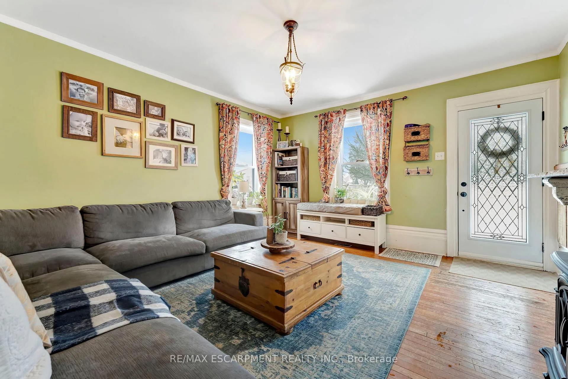 Photo 8 of 23 Union Street, Hamilton, Ancaster — HOMEH