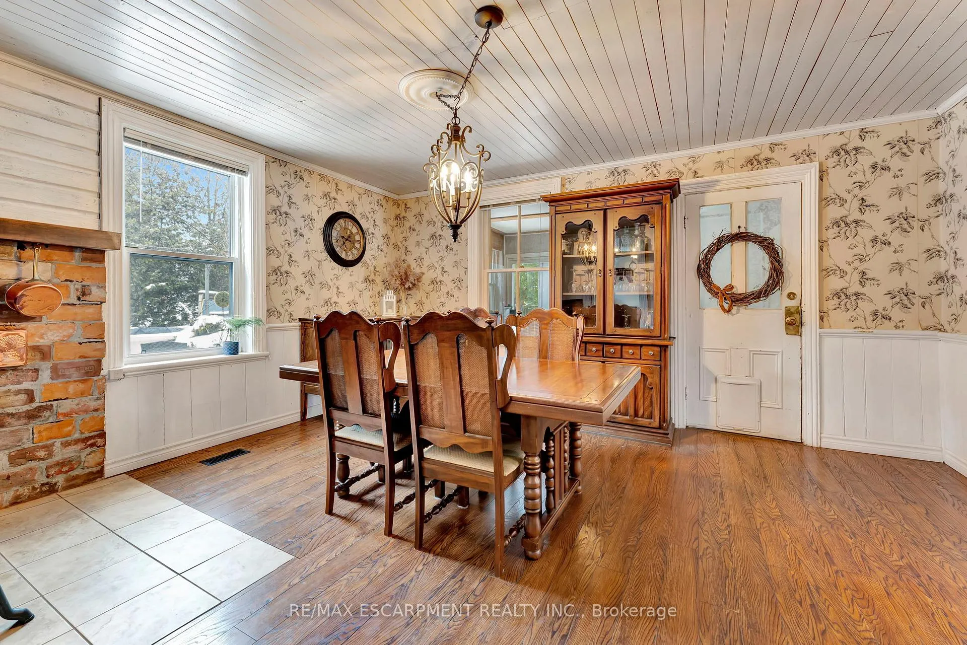 Photo 11 of 23 Union Street, Hamilton, Ancaster — HOMEH