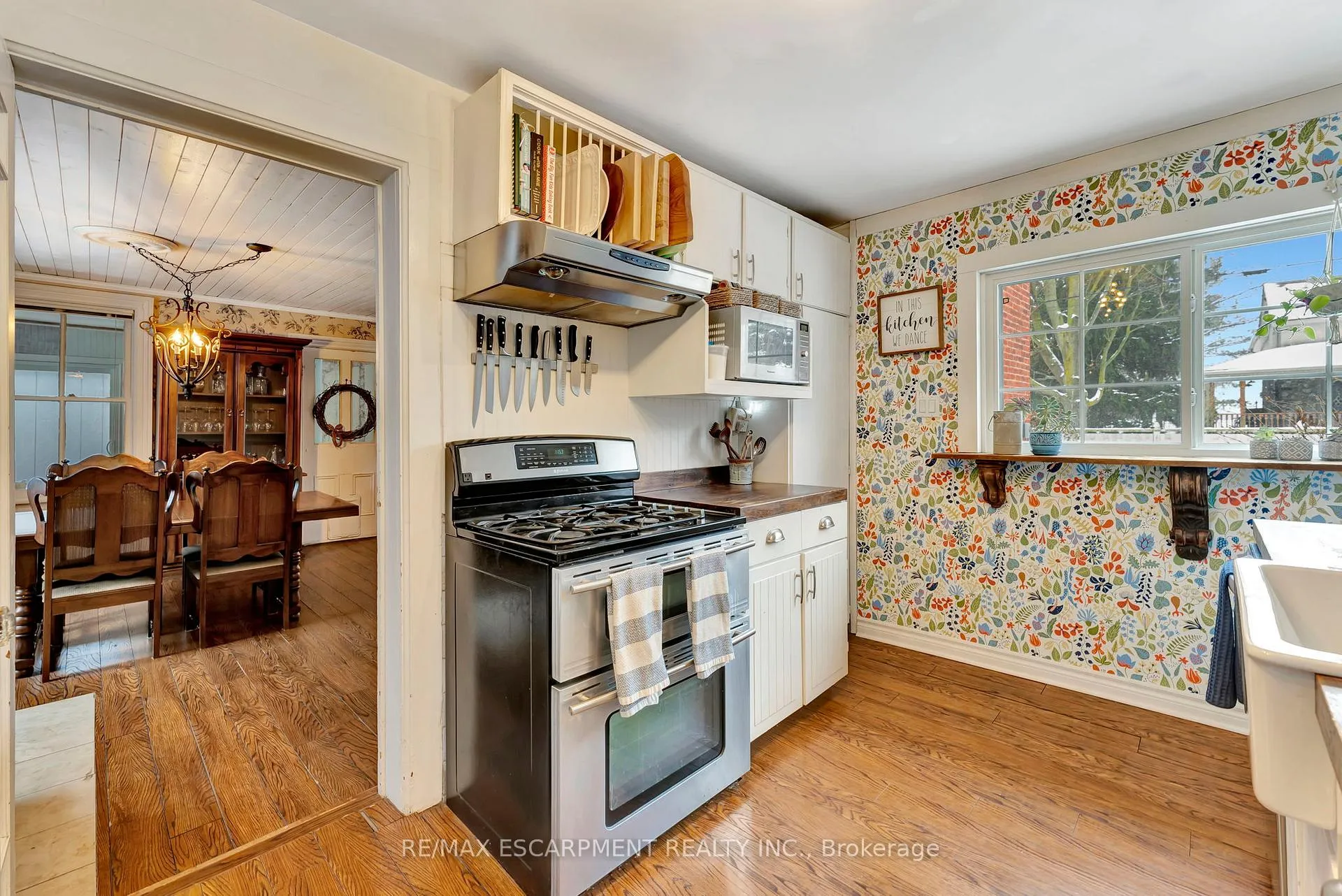 Photo 16 of 23 Union Street, Hamilton, Ancaster — HOMEH