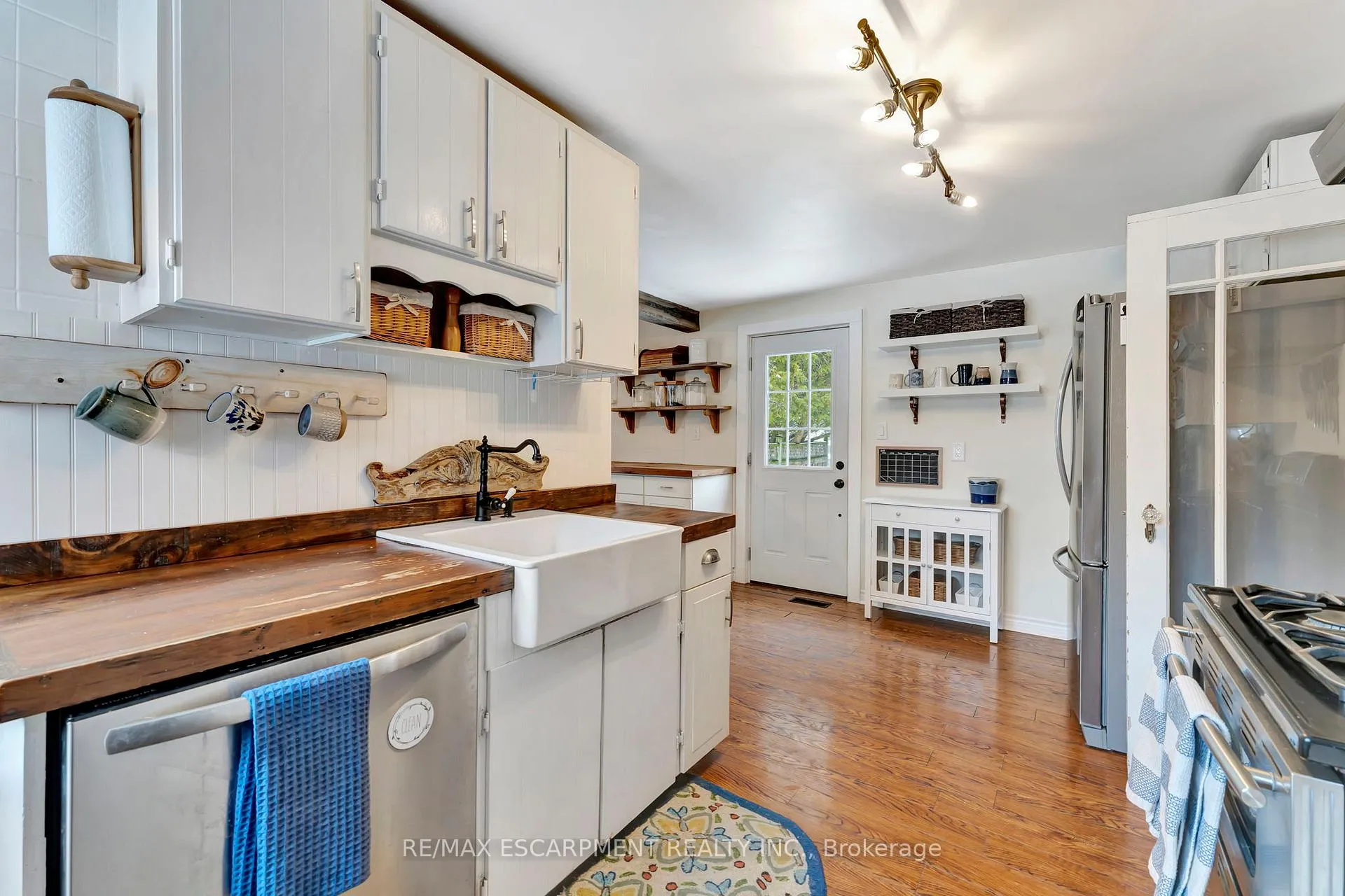 Photo 18 of 23 Union Street, Hamilton, Ancaster — HOMEH