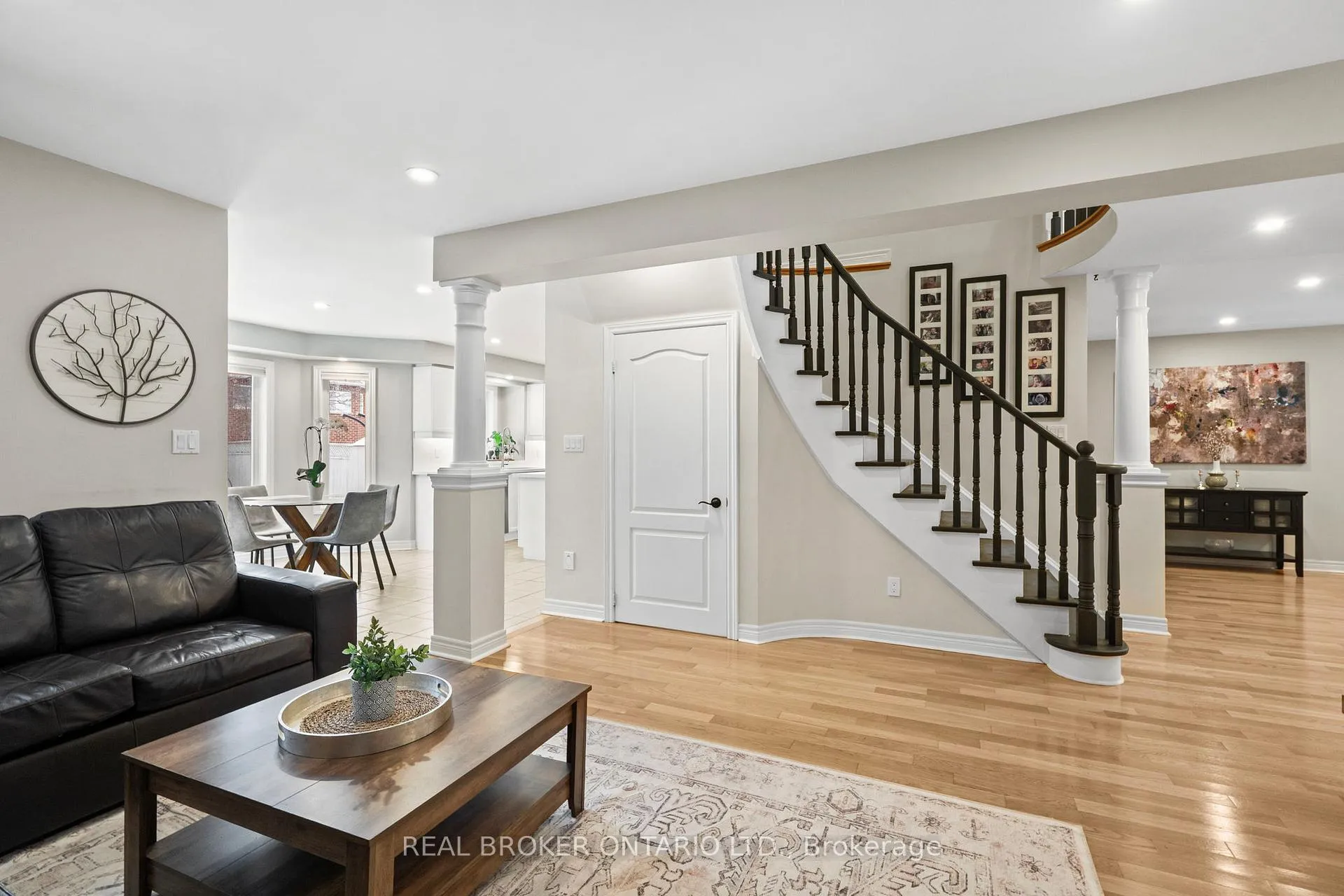 Photo 4 of 16 Forsyth Crescent, Halton Hills, Georgetown — HOMEH