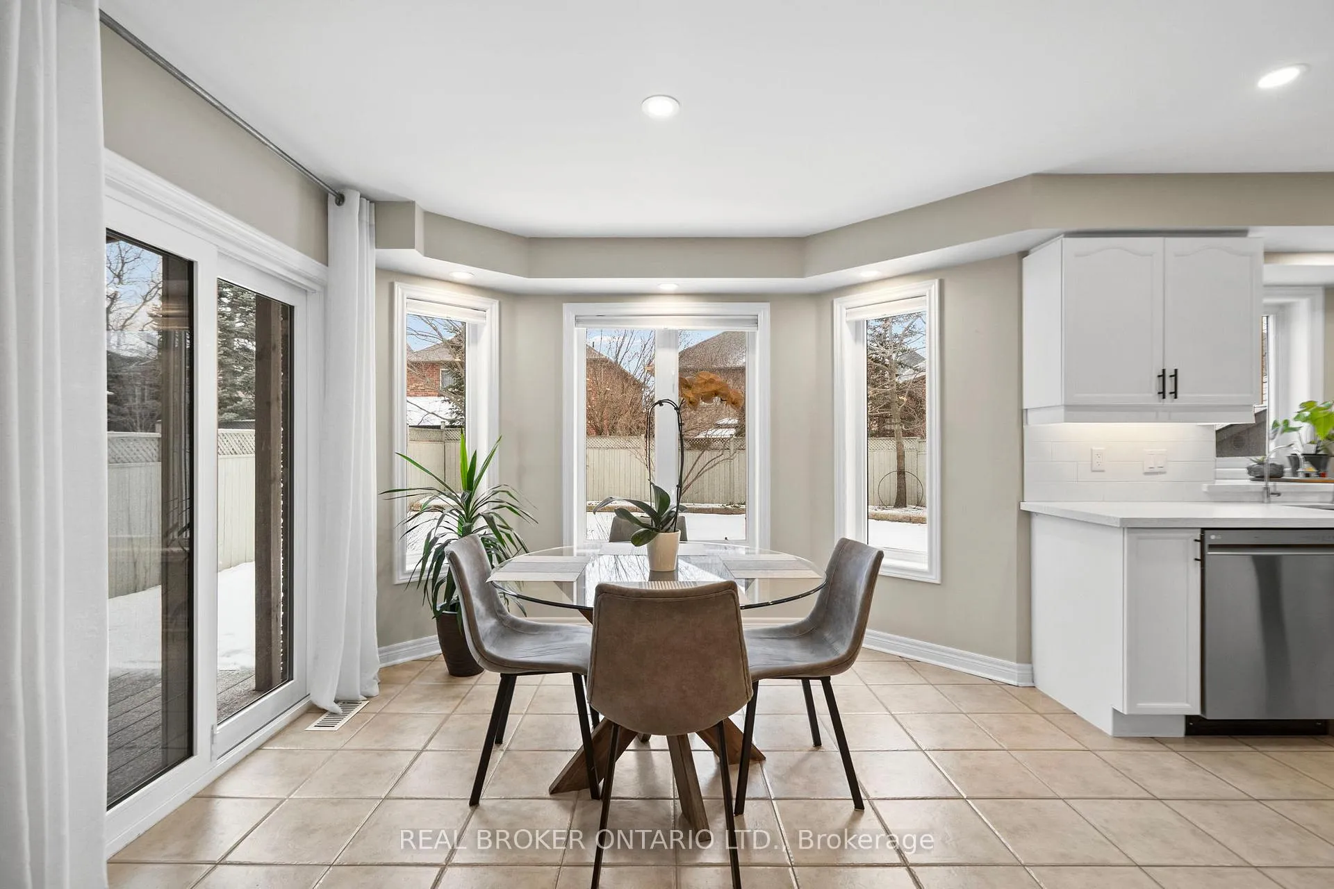 Photo 5 of 16 Forsyth Crescent, Halton Hills, Georgetown — HOMEH