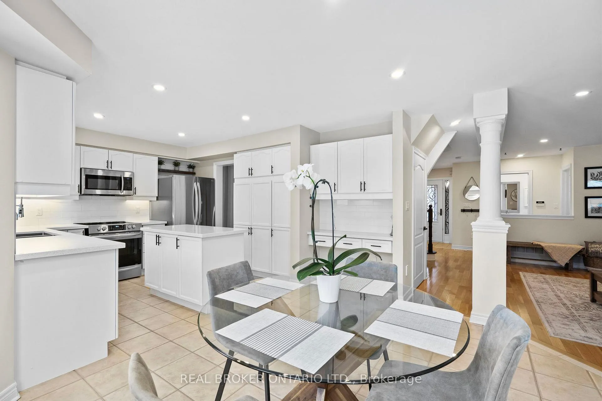 Photo 6 of 16 Forsyth Crescent, Halton Hills, Georgetown — HOMEH