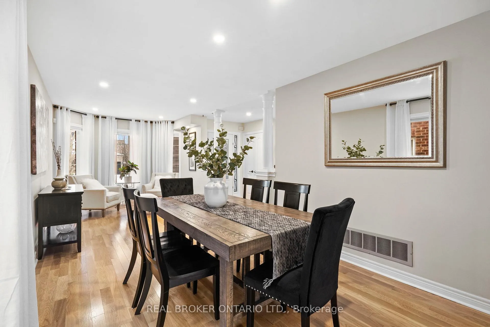 Photo 11 of 16 Forsyth Crescent, Halton Hills, Georgetown — HOMEH
