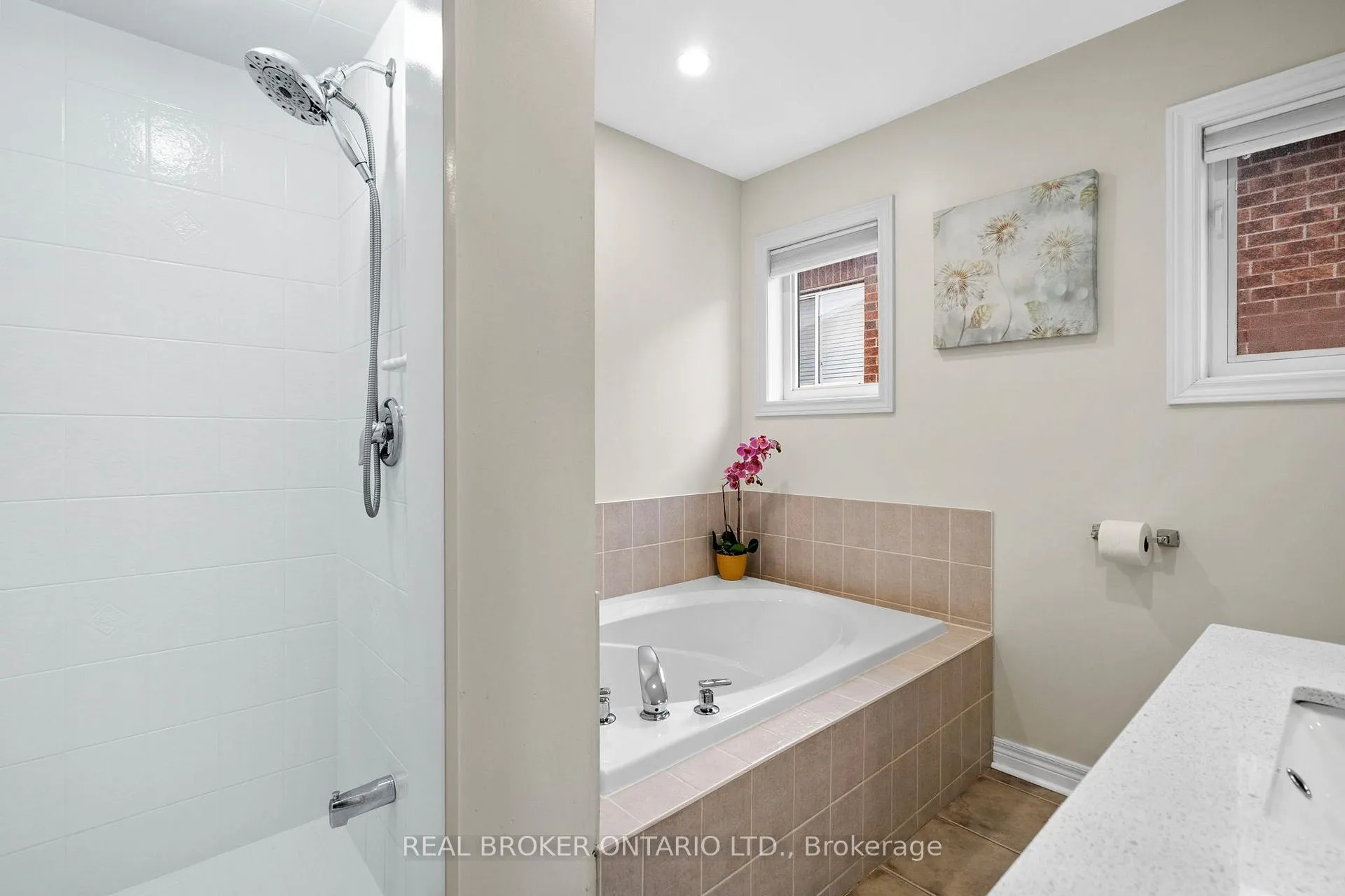 Photo 15 of 16 Forsyth Crescent, Halton Hills, Georgetown — HOMEH