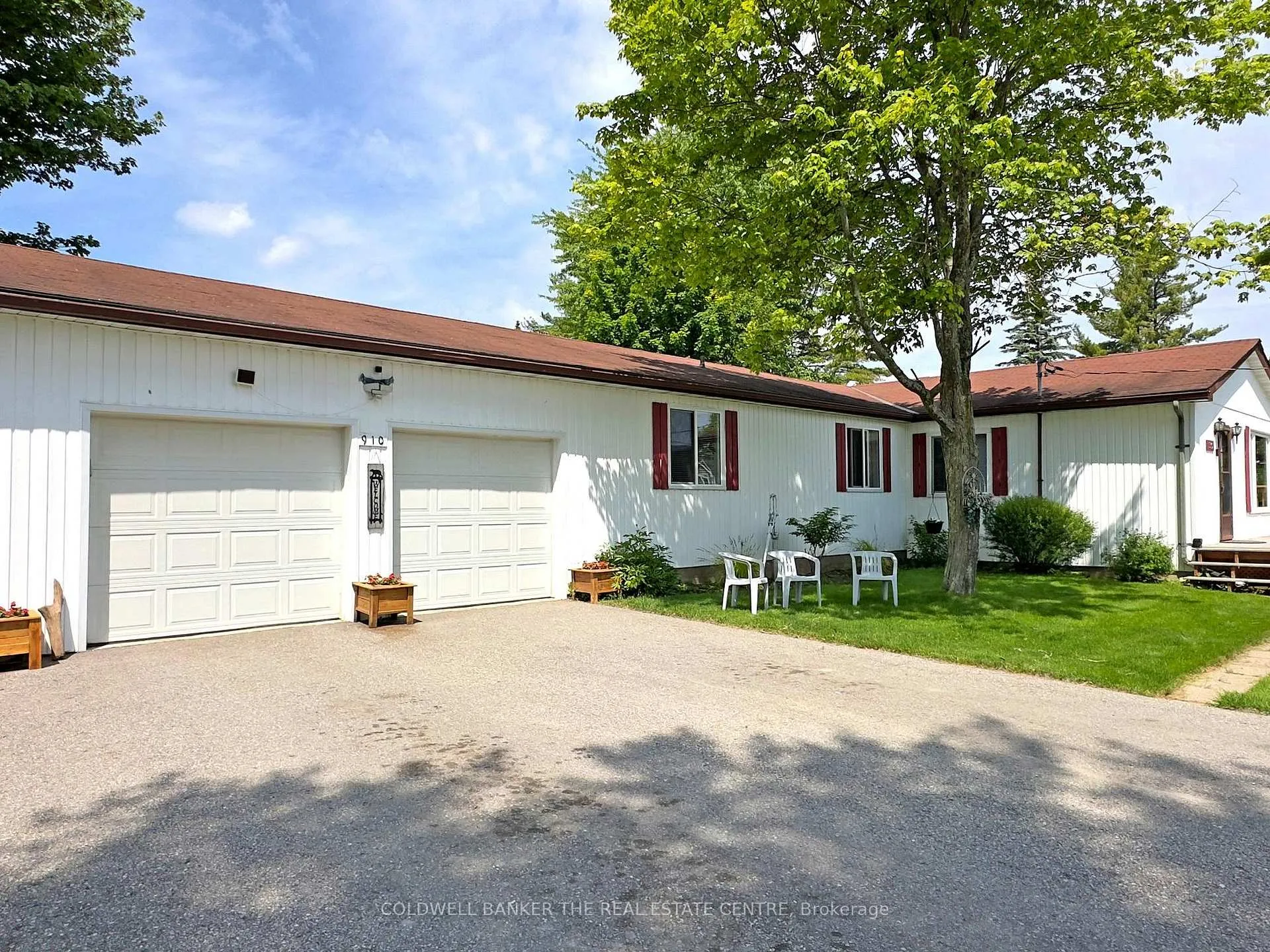 Photo 4 of 910 Barry Avenue, Innisfil, Lefroy — HOMEH