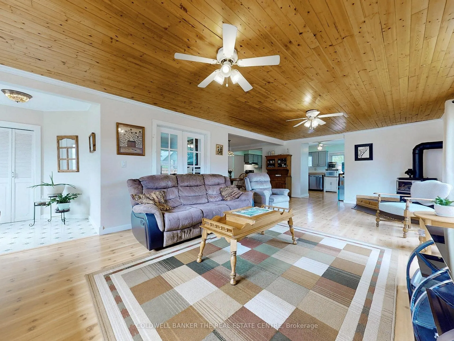 Photo 13 of 910 Barry Avenue, Innisfil, Lefroy — HOMEH