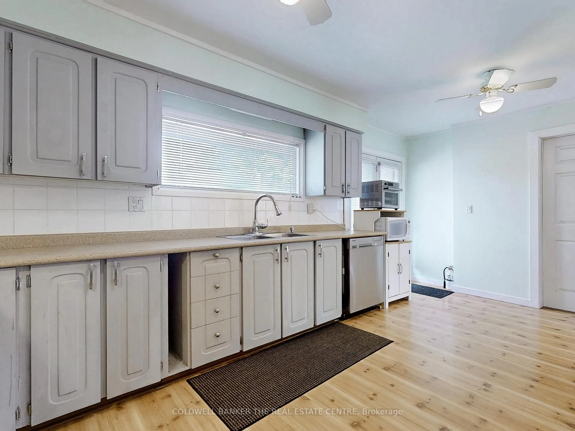 Photo 20 of 910 Barry Avenue, Innisfil, Lefroy — HOMEH