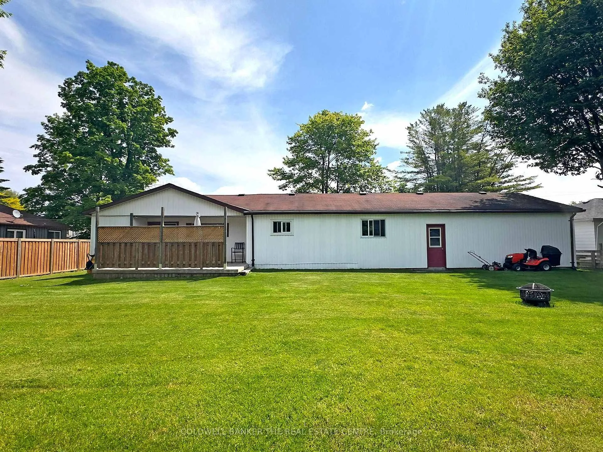 Photo 35 of 910 Barry Avenue, Innisfil, Lefroy — HOMEH