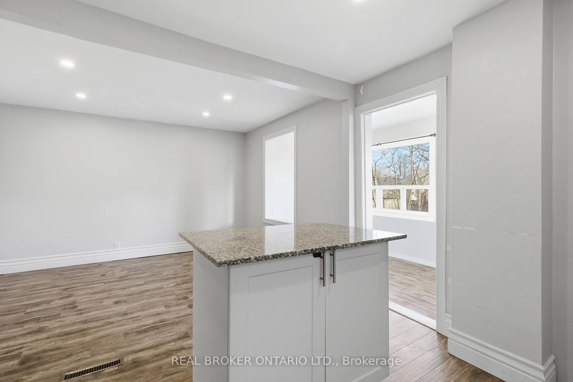 Photo 16 of 26 Bayfield Avenue, Hamilton, Industrial Sector — HOMEH